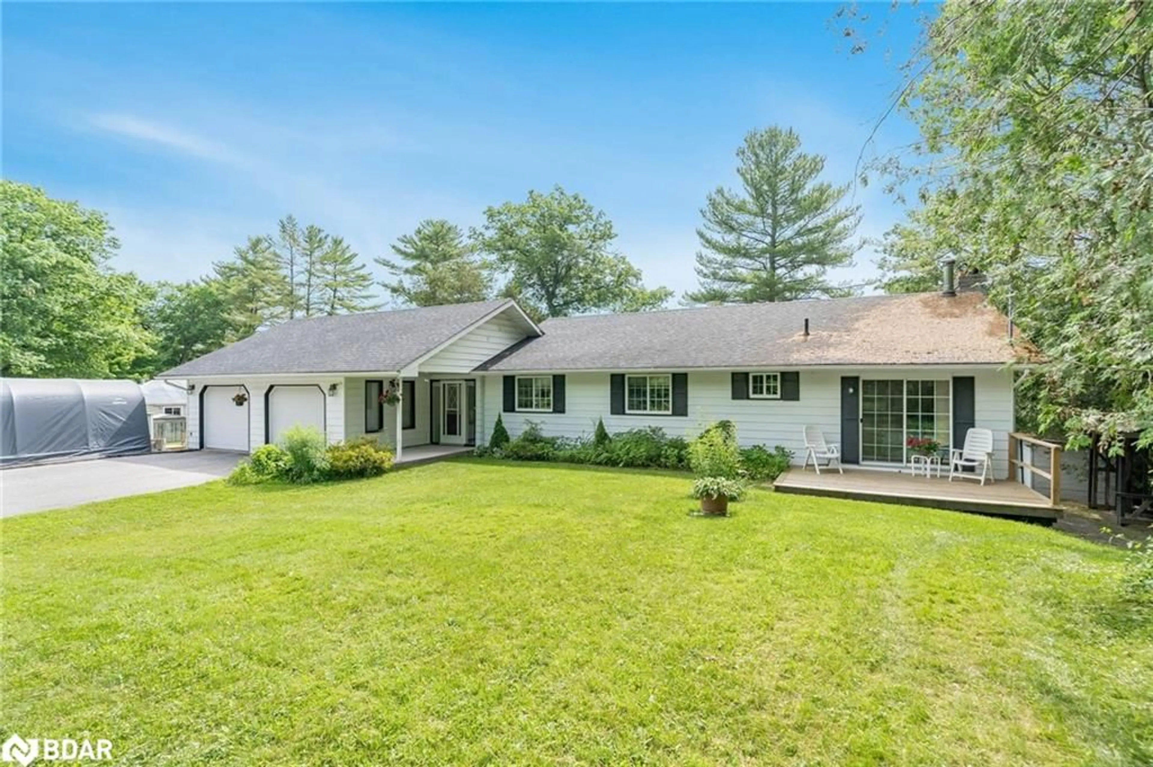 A pic from outside/outdoor area/front of a property/back of a property/a pic from drone, unknown for 7817 Oakridge Dr, Washago Ontario L0K 2B0