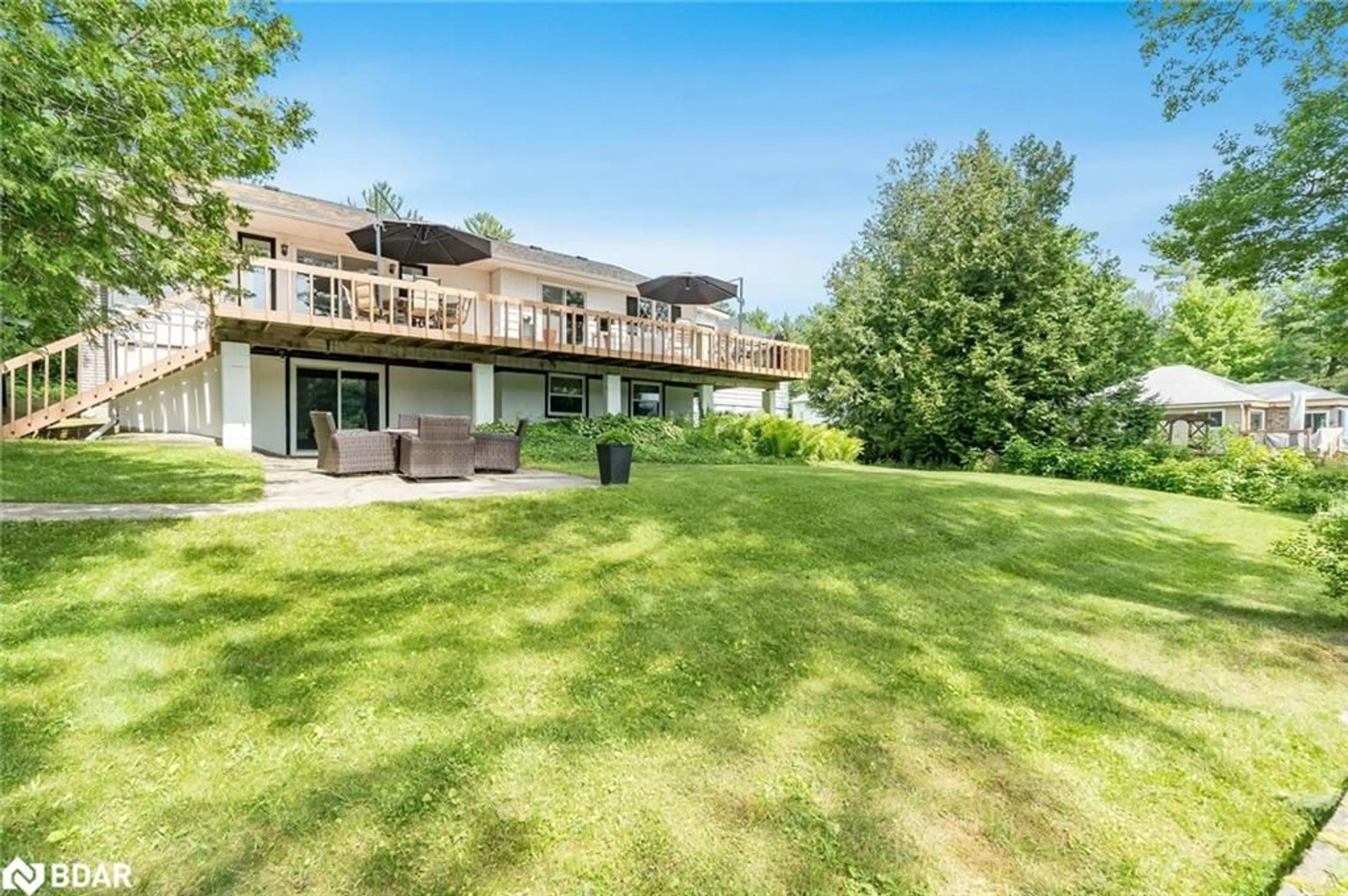 A pic from outside/outdoor area/front of a property/back of a property/a pic from drone, water/lake/river/ocean view for 7817 Oakridge Dr, Washago Ontario L0K 2B0