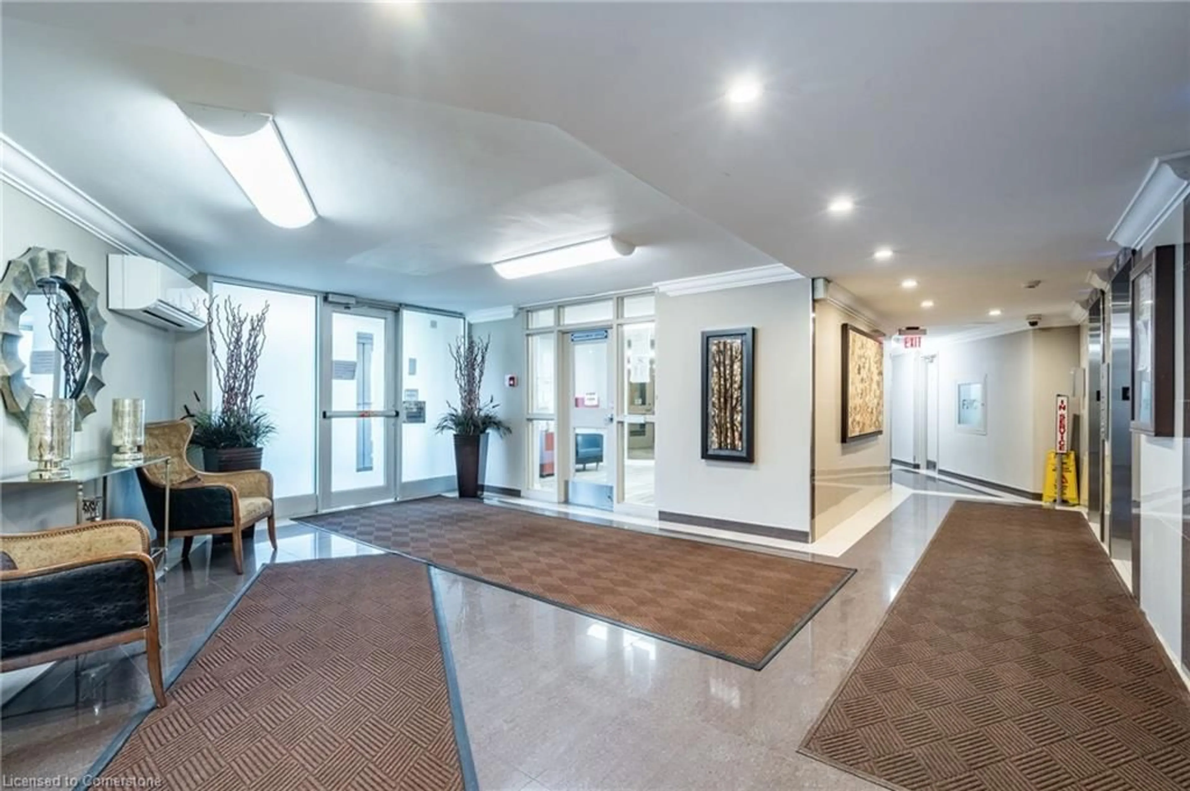 Indoor foyer for 530 Lolita Garden #1211, Mississauga Ontario L5A 3T2