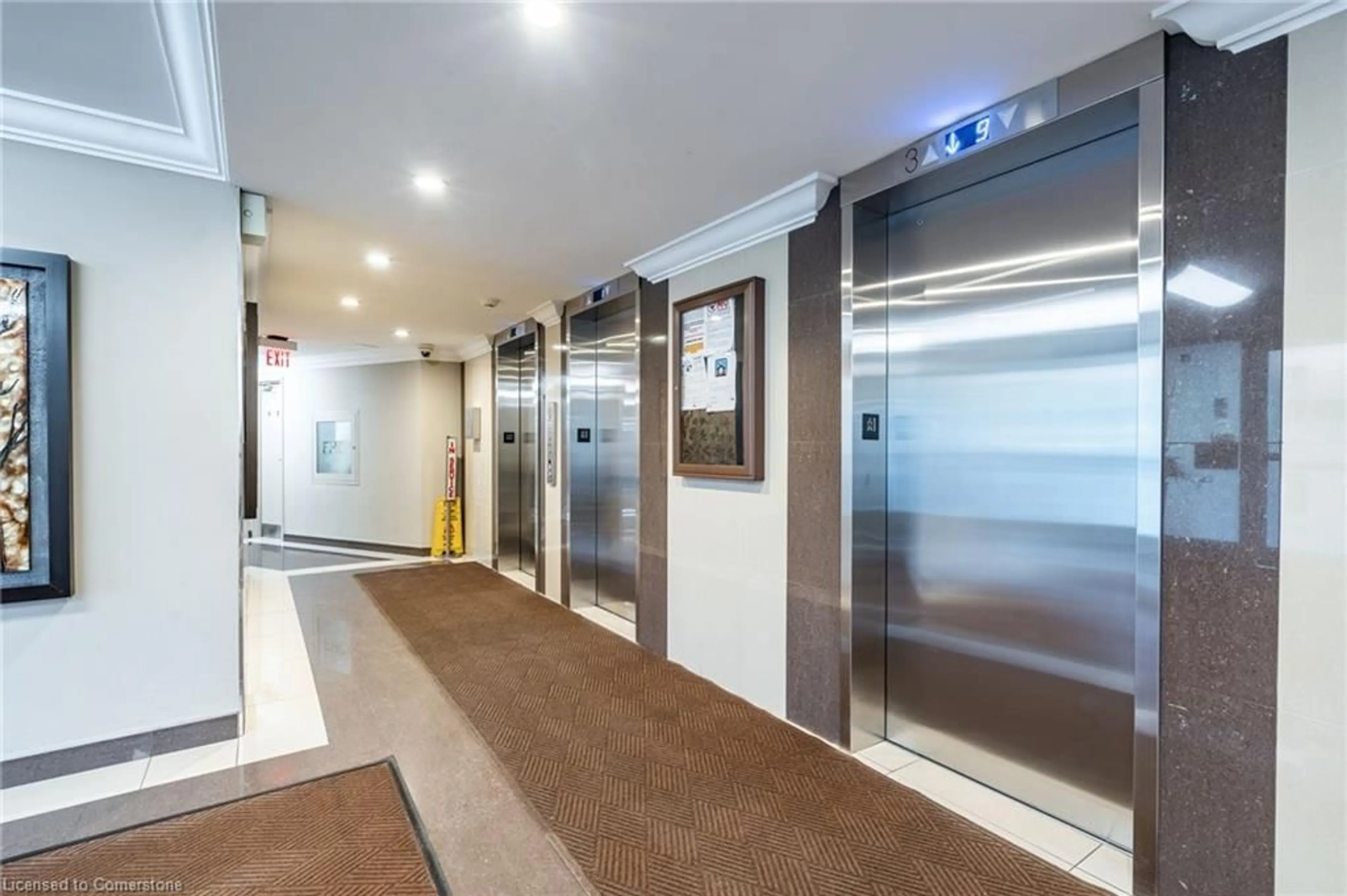 Indoor foyer for 530 Lolita Garden #1211, Mississauga Ontario L5A 3T2