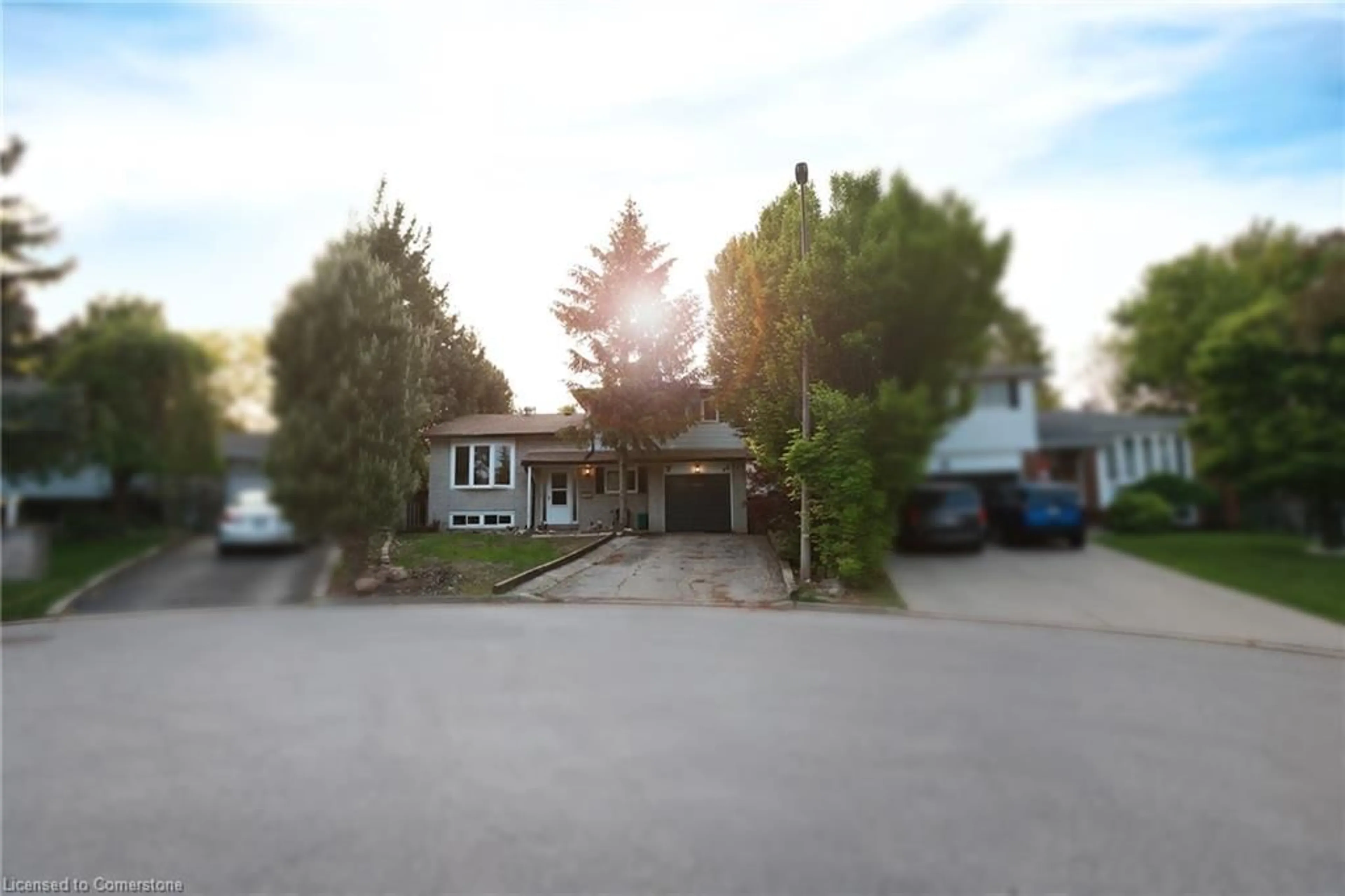 A pic from outside/outdoor area/front of a property/back of a property/a pic from drone, street for 1379 Christina Crt, Burlington Ontario L7P 2V8