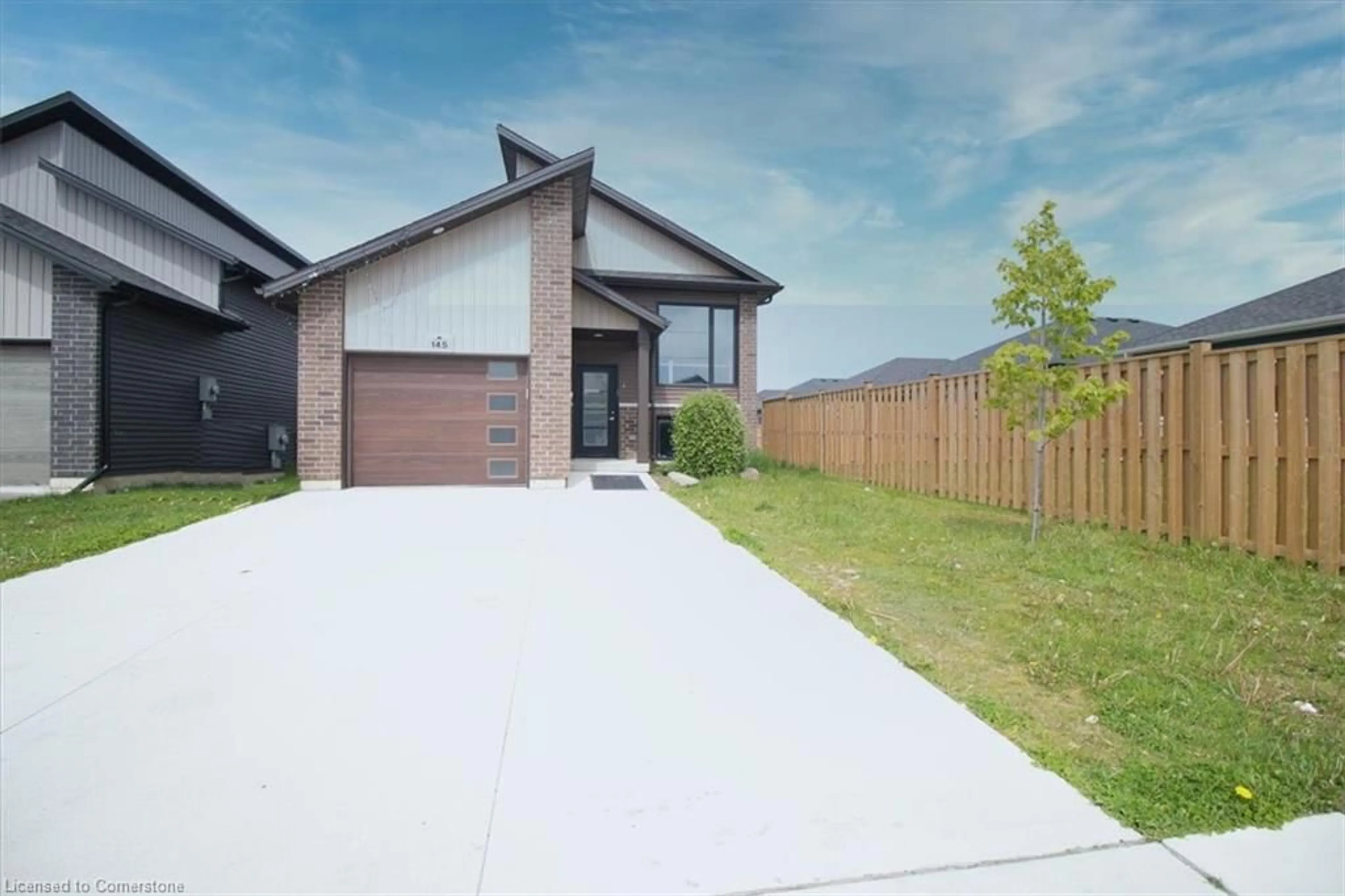 A pic from outside/outdoor area/front of a property/back of a property/a pic from drone, street for 145 Arrowhead Lane, Chatham Ontario N7M 0T2