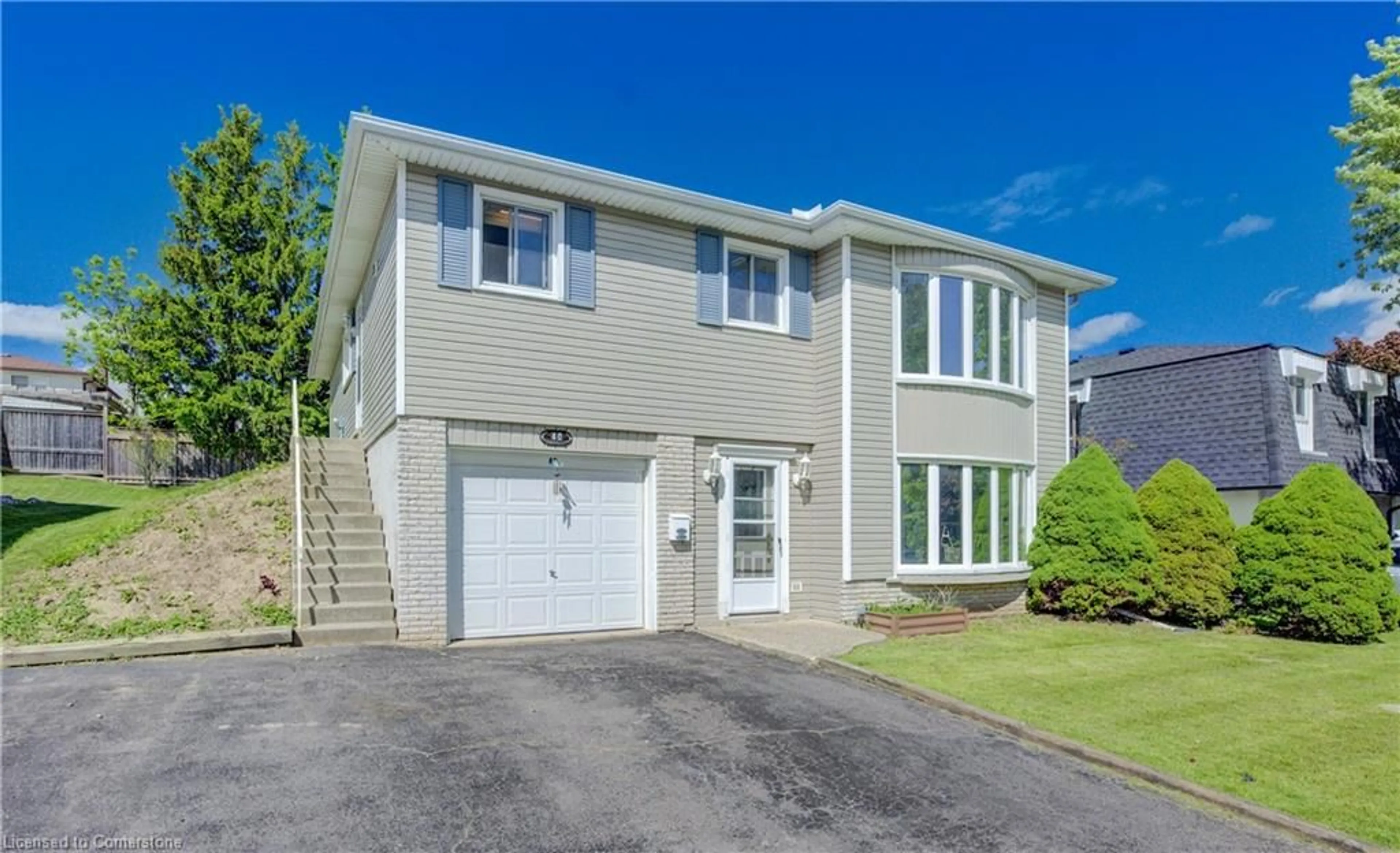 Home with vinyl exterior material, street for 40 Meadowbrook Dr, Kitchener Ontario N2N 1E6