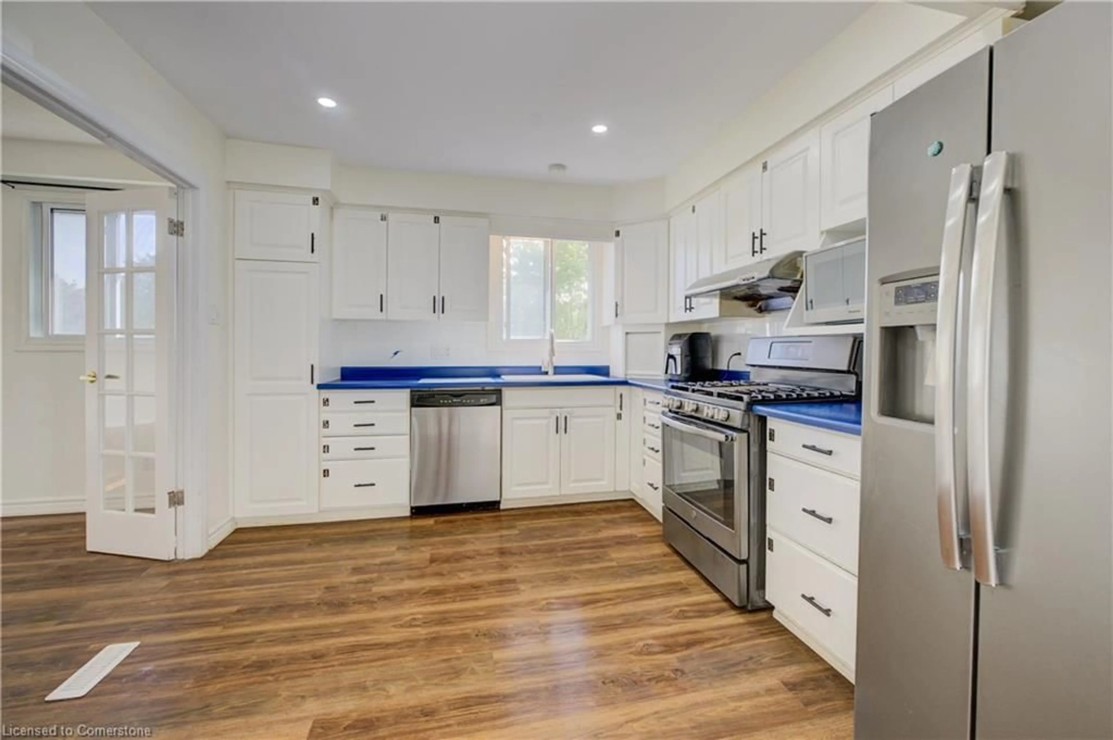Open concept kitchen, ceramic/tile floor for 40 Meadowbrook Dr, Kitchener Ontario N2N 1E6