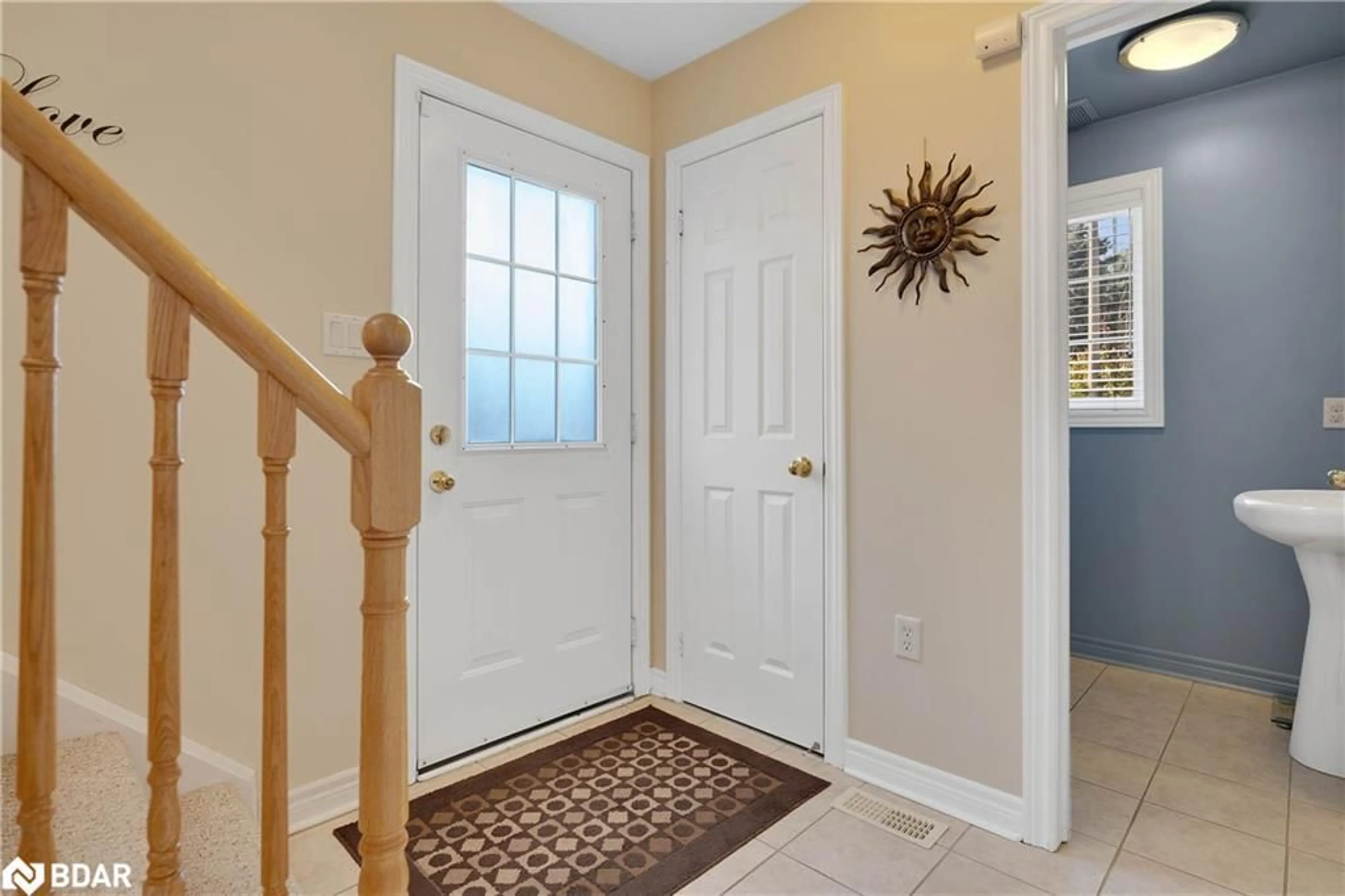Indoor entryway for 430 Mapleview Dr #34, Barrie Ontario L4N 0R9