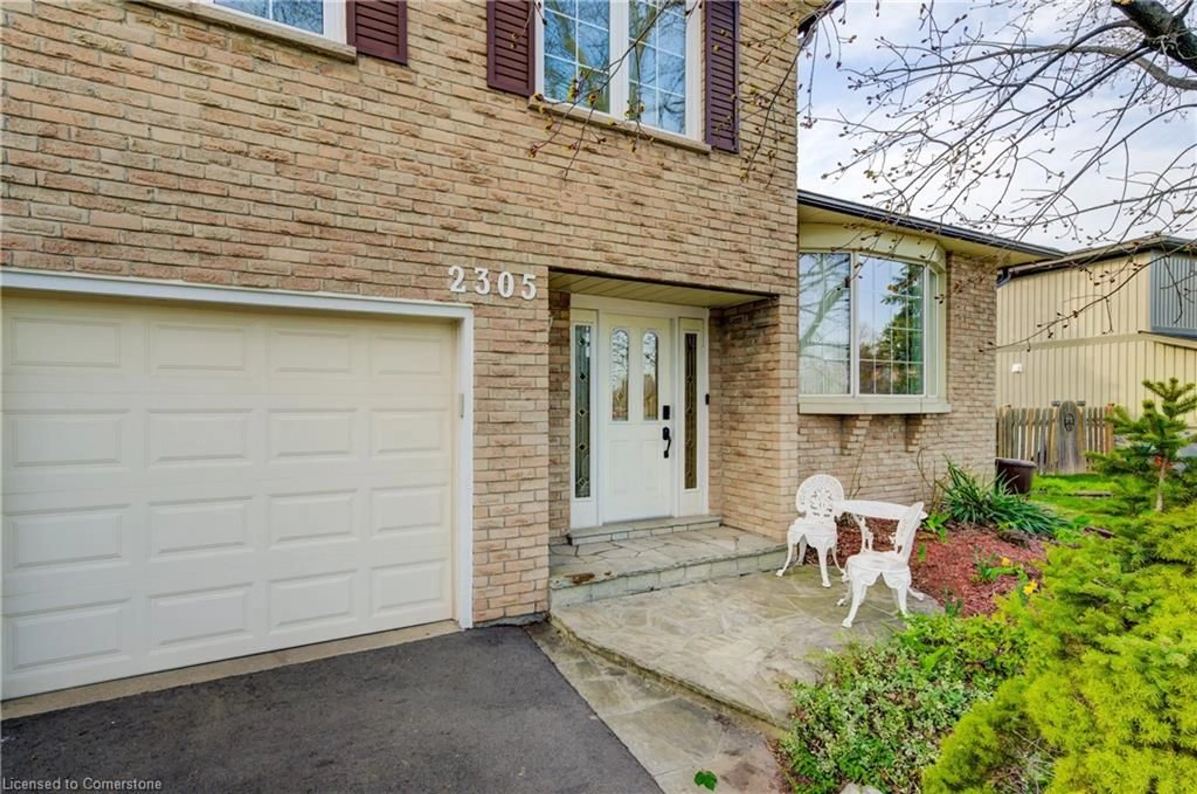 Home with brick exterior material, street for 2305 Kirkburn Dr, Burlington Ontario L7P 4E9