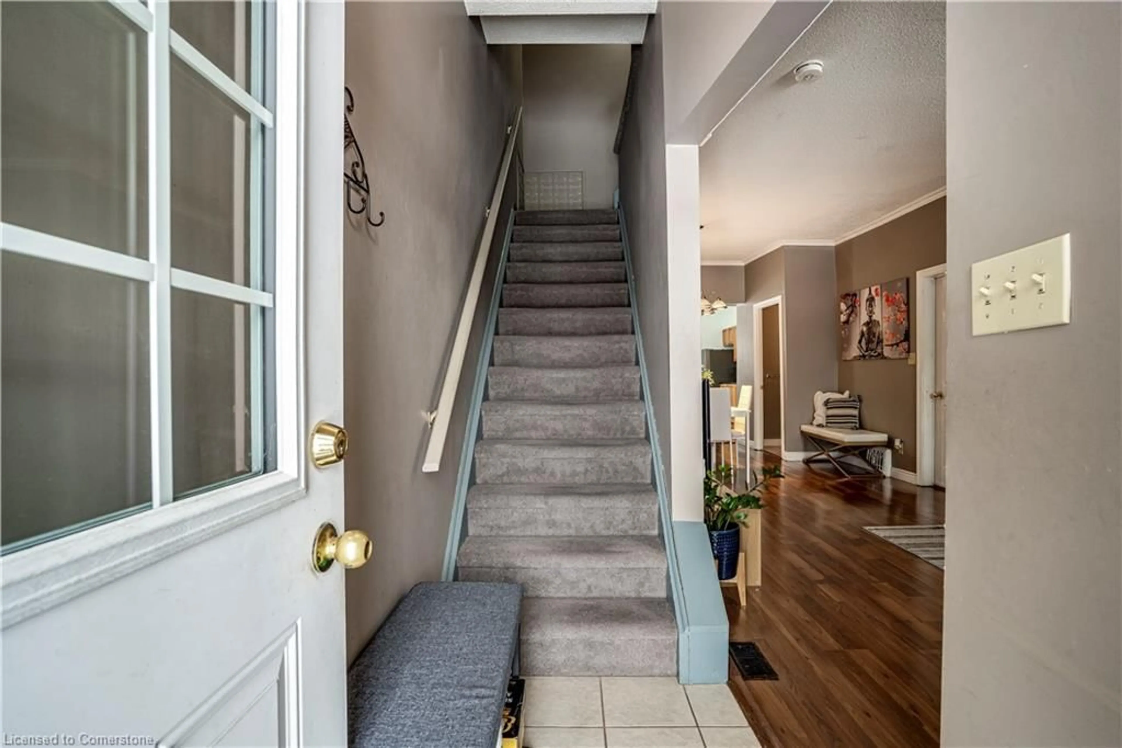 Indoor entryway for 51 Tisdale St, Hamilton Ontario L8L 5M3