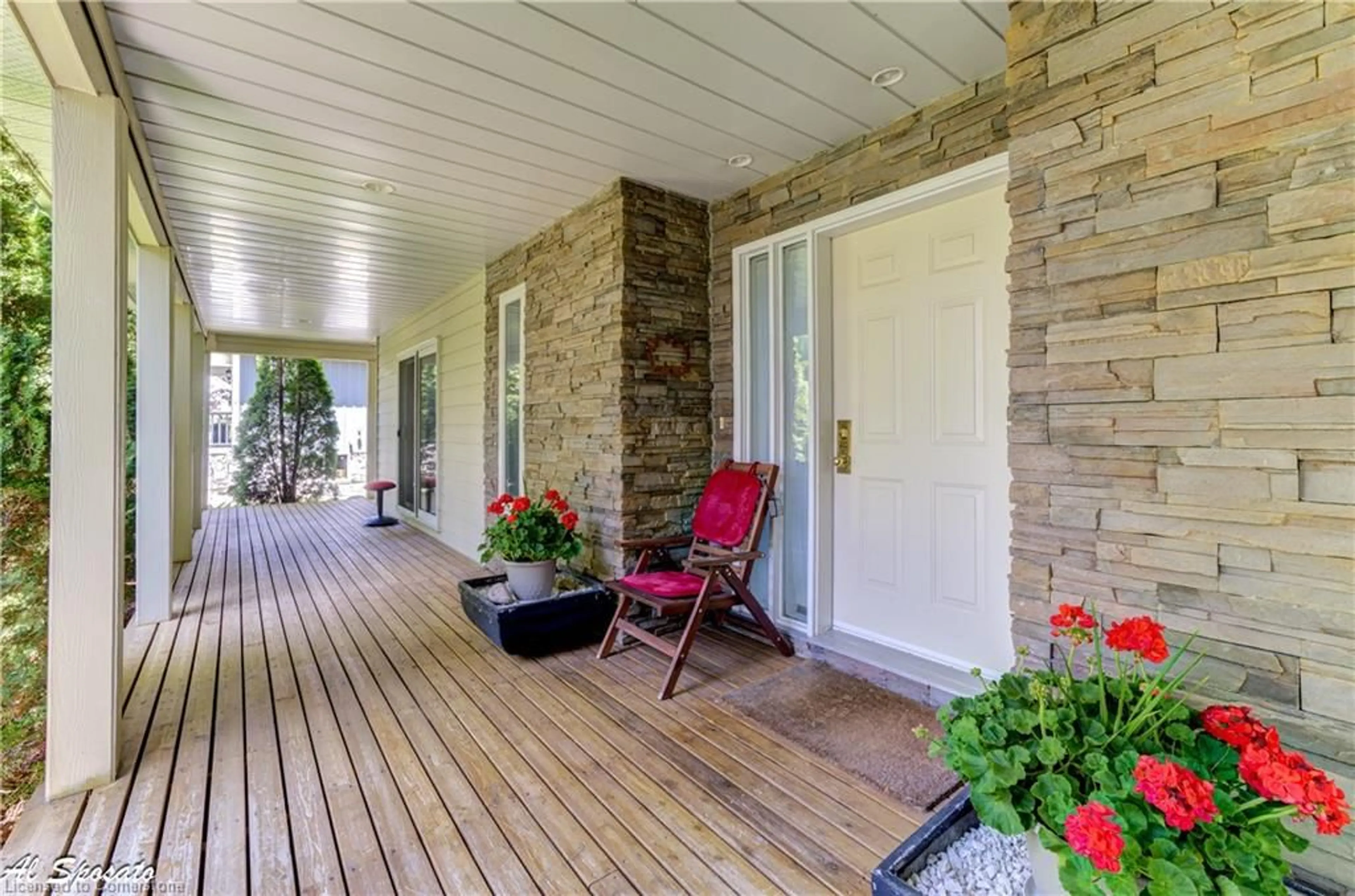 Indoor entryway for 130 Louisa St, Thornbury Ontario N0H 2P0