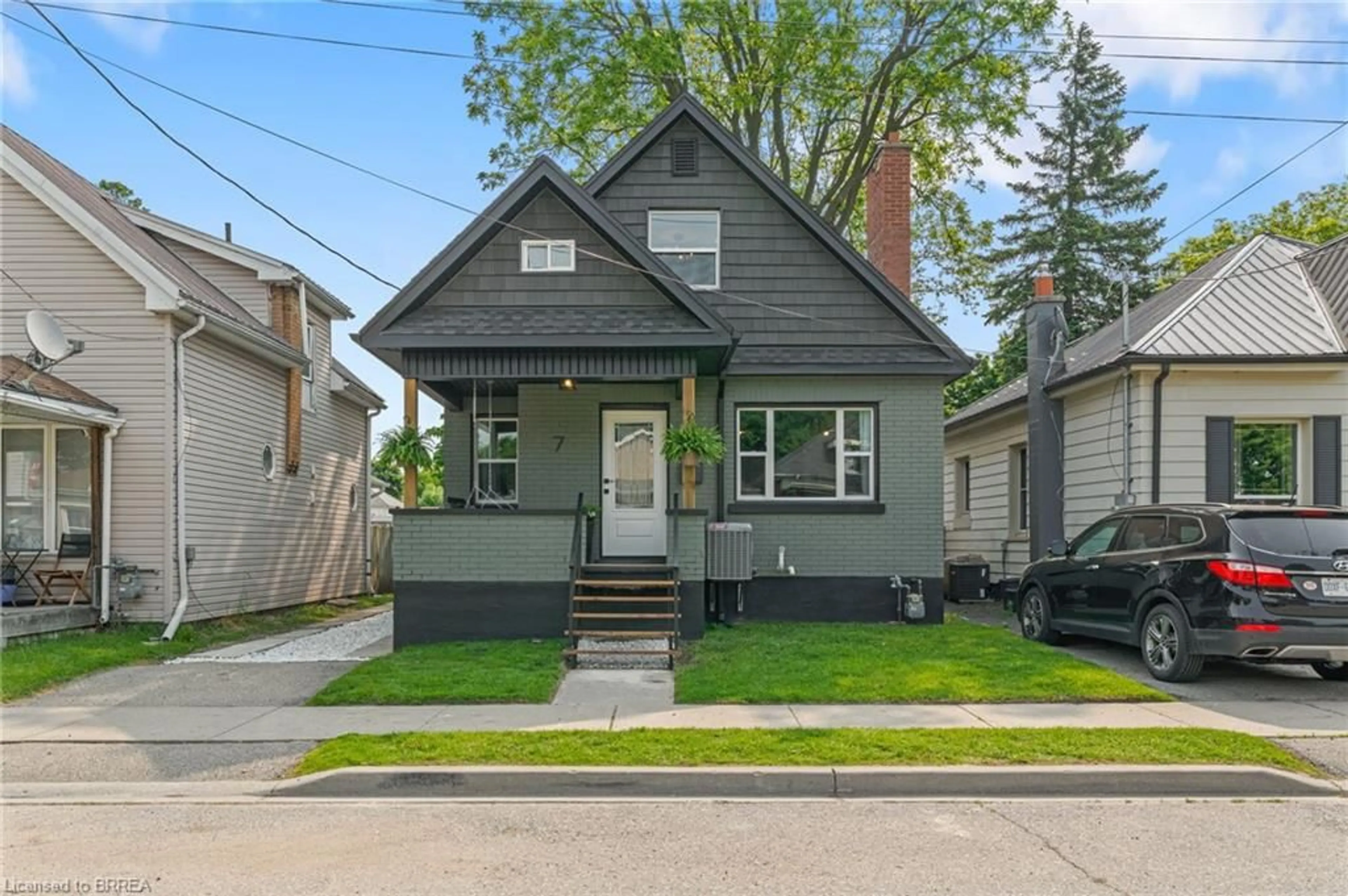 Home with vinyl exterior material, street for 7 Esther St, Brantford Ontario N3S 6K3
