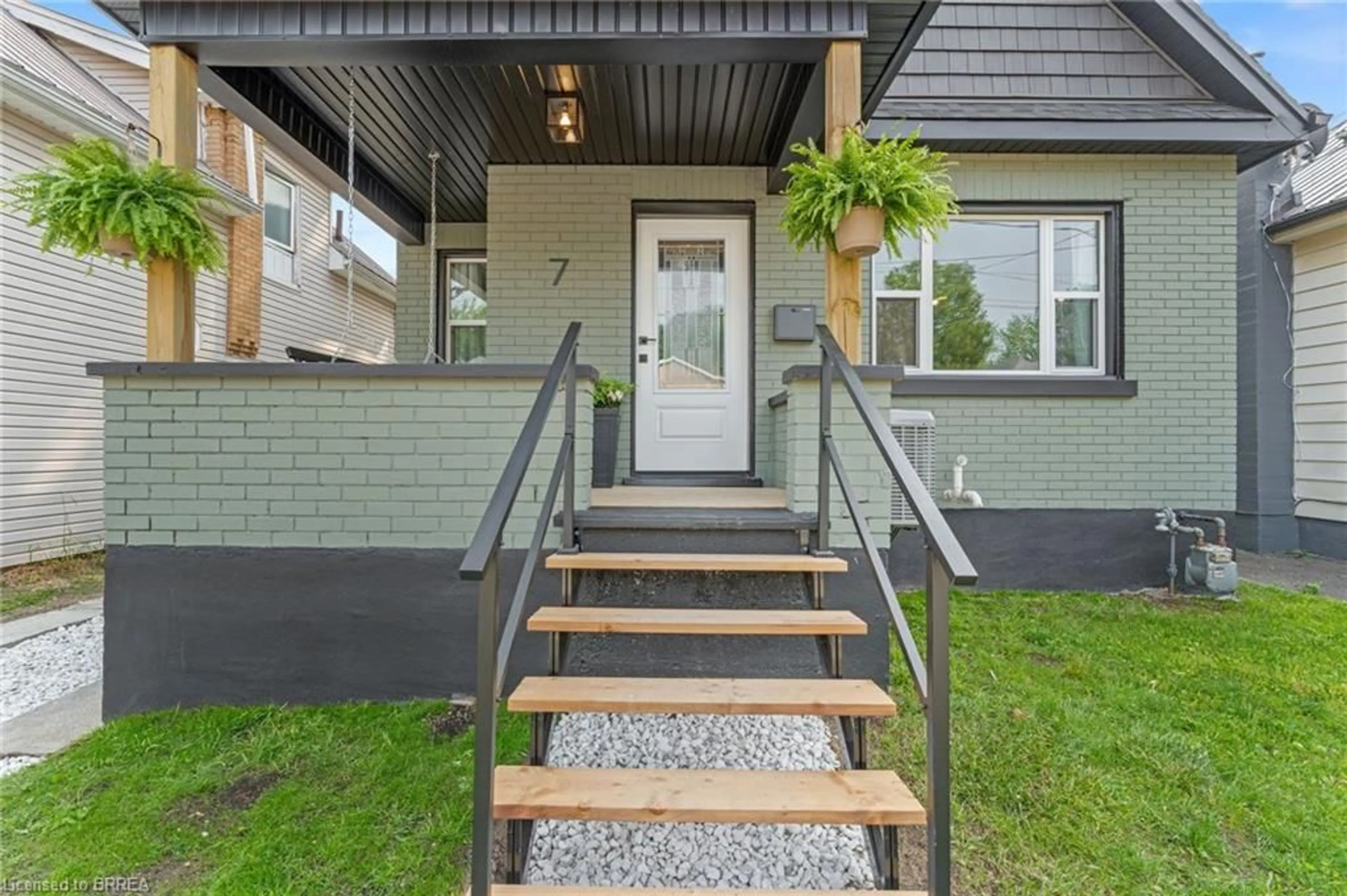 Unknown for 7 Esther St, Brantford Ontario N3S 6K3