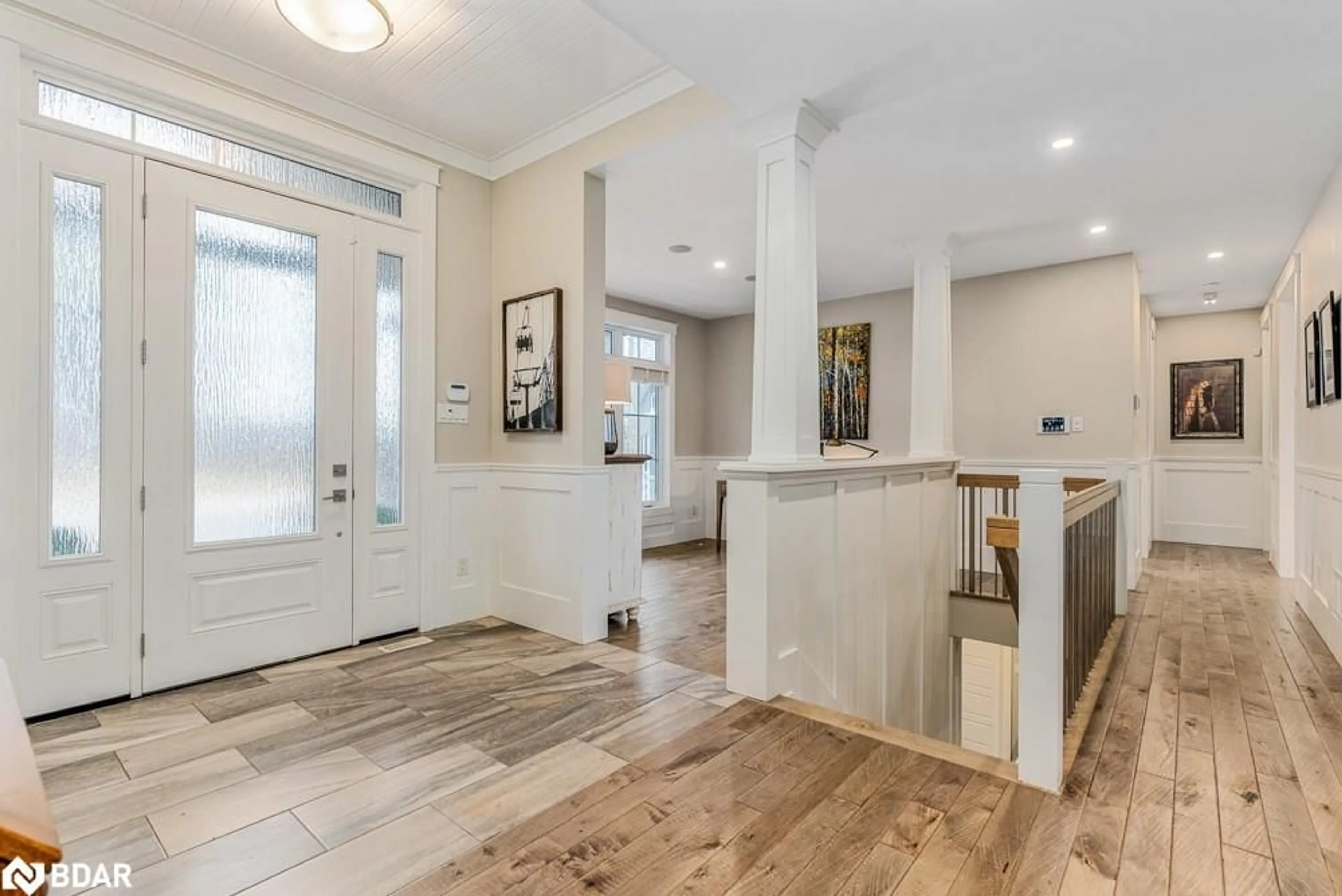 Indoor entryway for 77 Mennill Dr, Minesing Ontario L9X 0J2
