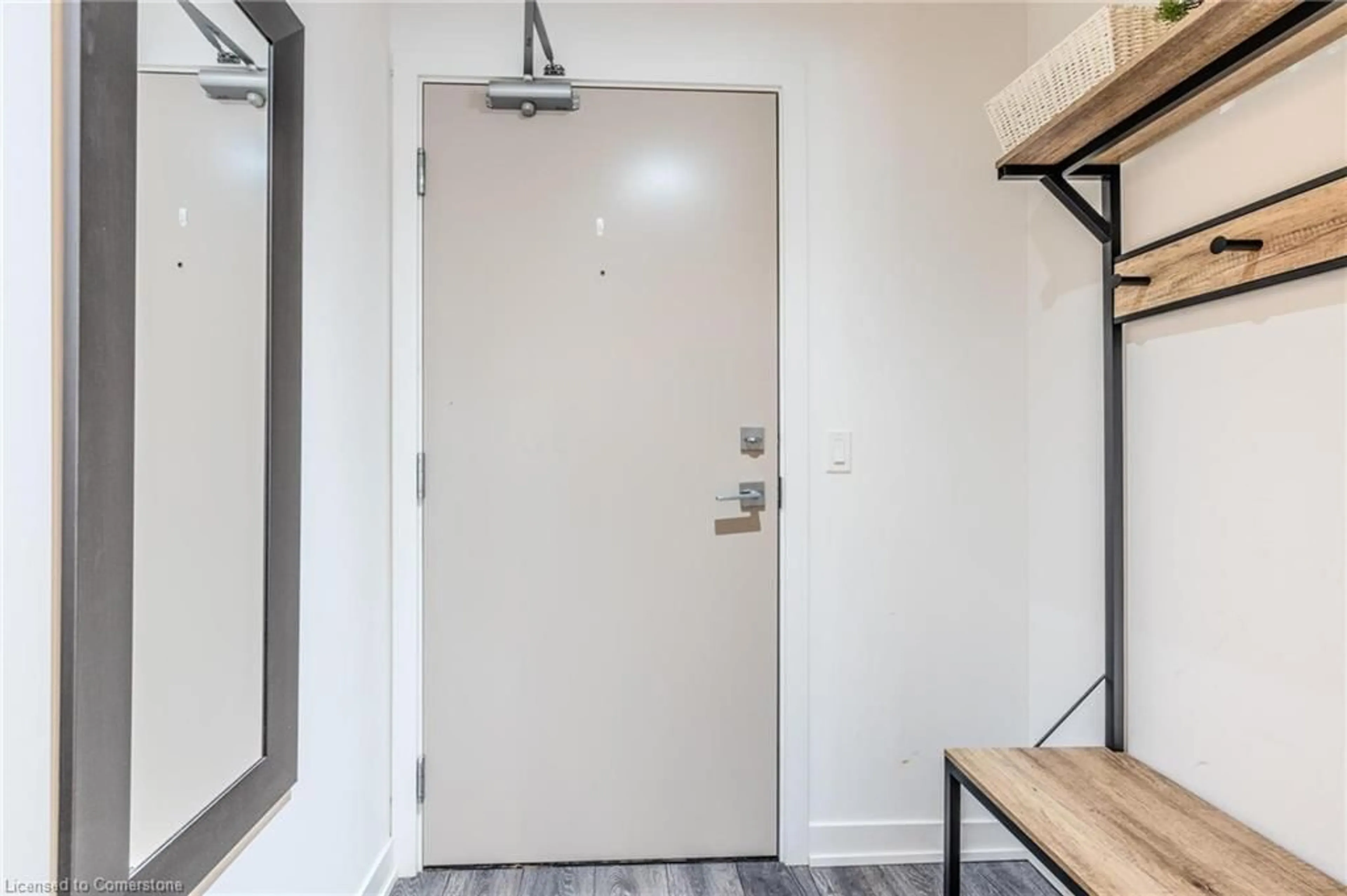 Indoor entryway for 1119 Cooke Blvd #B329, Burlington Ontario L7T 0C6