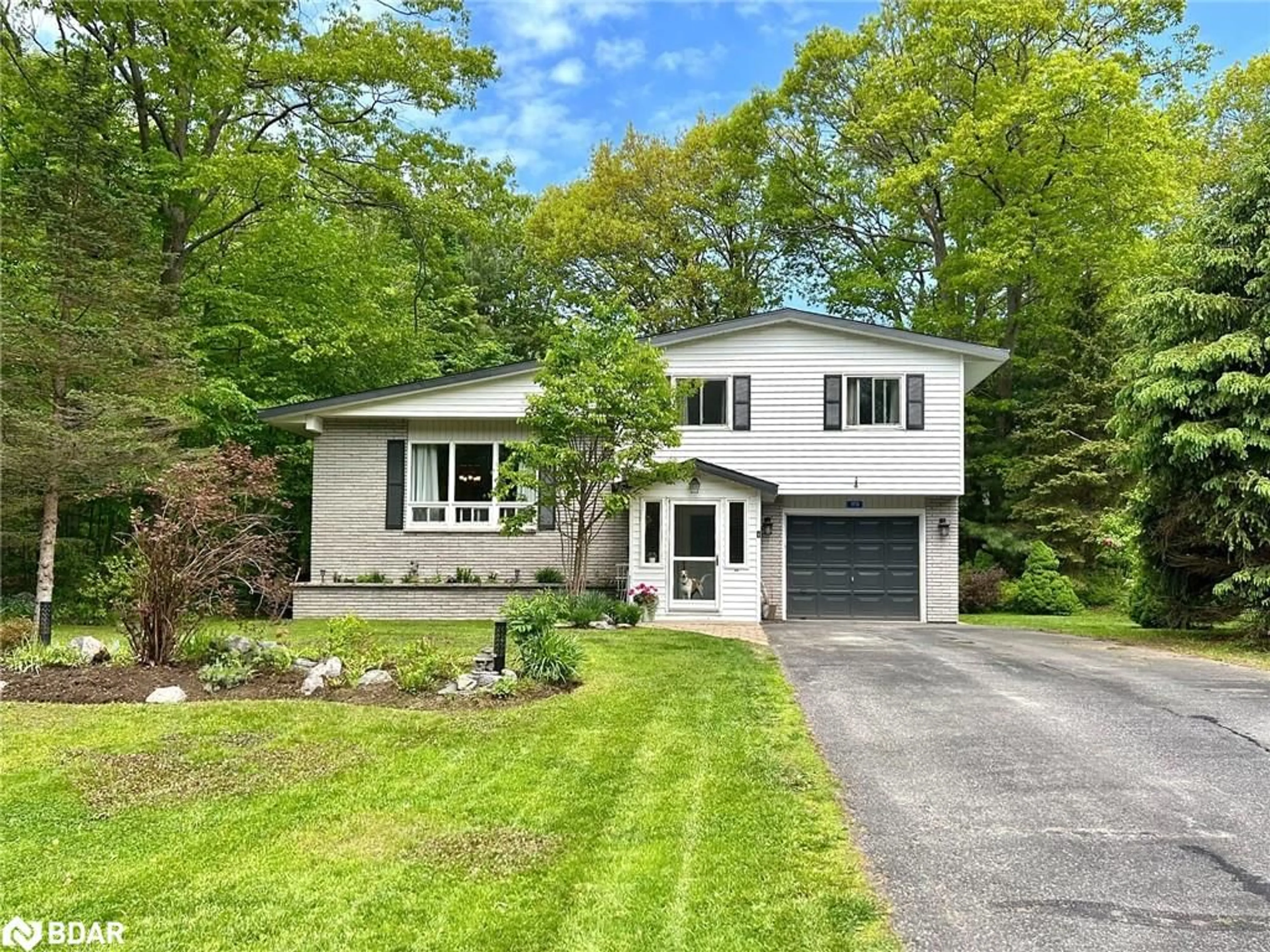 Home with vinyl exterior material, street for 170 Tiffany Trail, Gravenhurst Ontario P1P 1A6