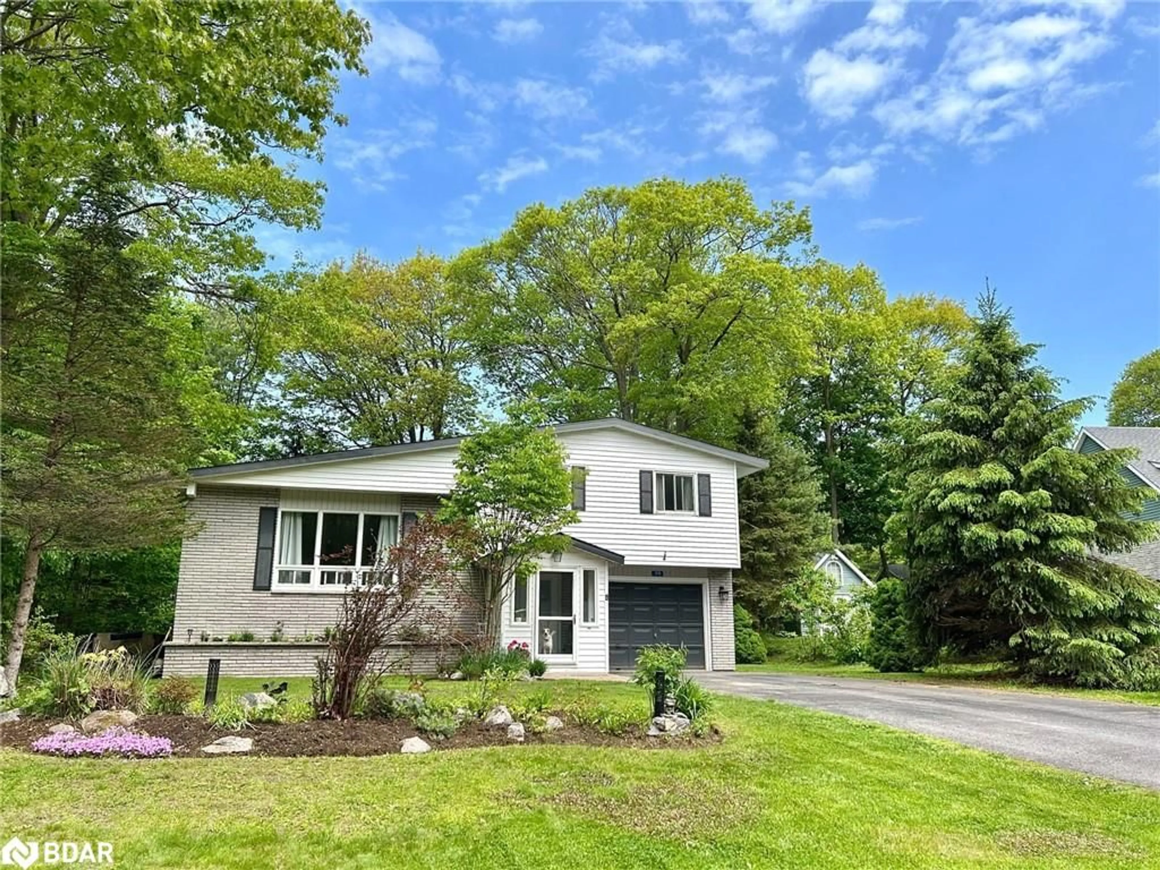 Home with vinyl exterior material, street for 170 Tiffany Trail, Gravenhurst Ontario P1P 1A6
