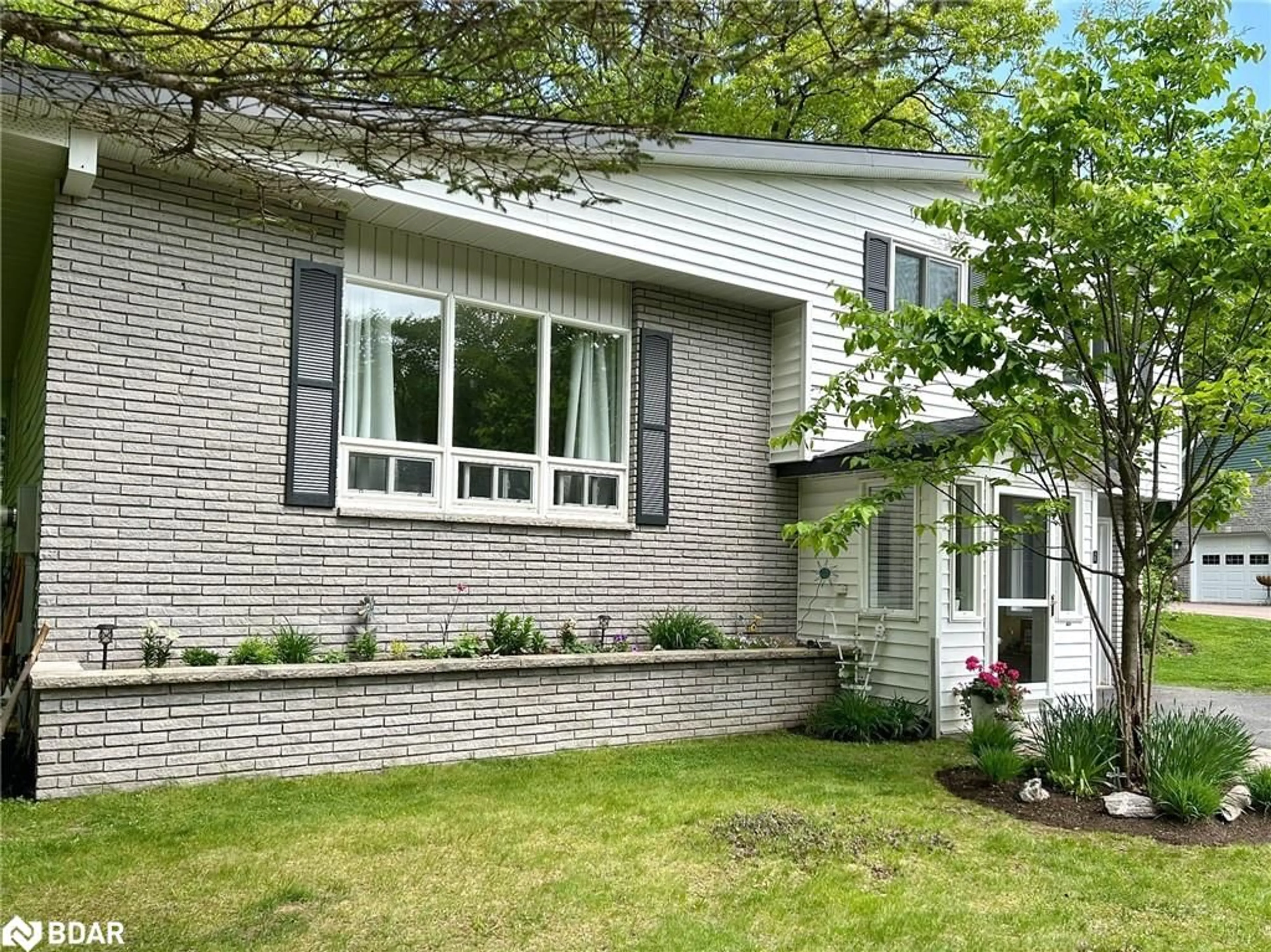 Home with brick exterior material, street for 170 Tiffany Trail, Gravenhurst Ontario P1P 1A6