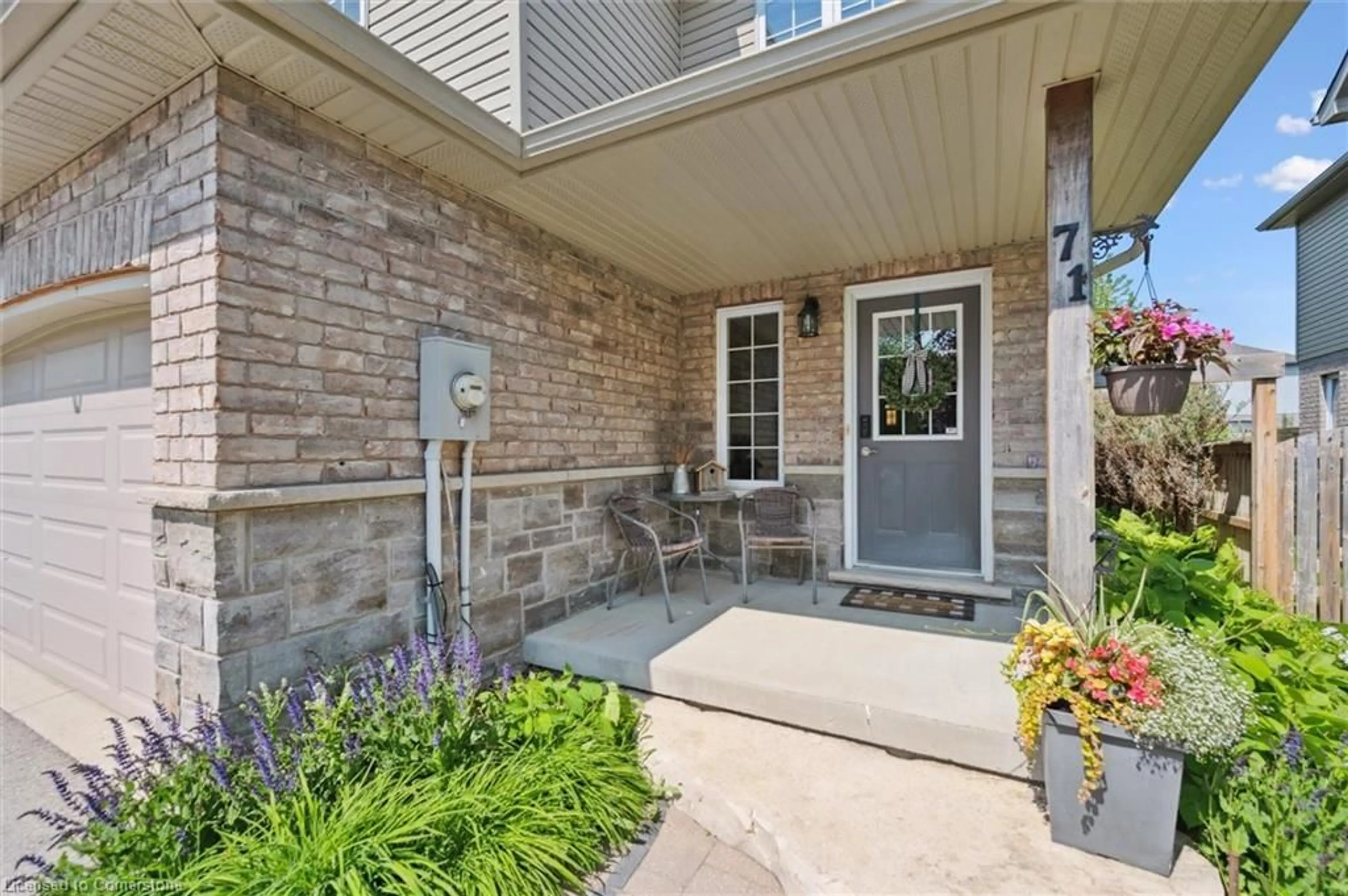 Indoor entryway for 71 Healey St, Fergus Ontario N0B 1S0