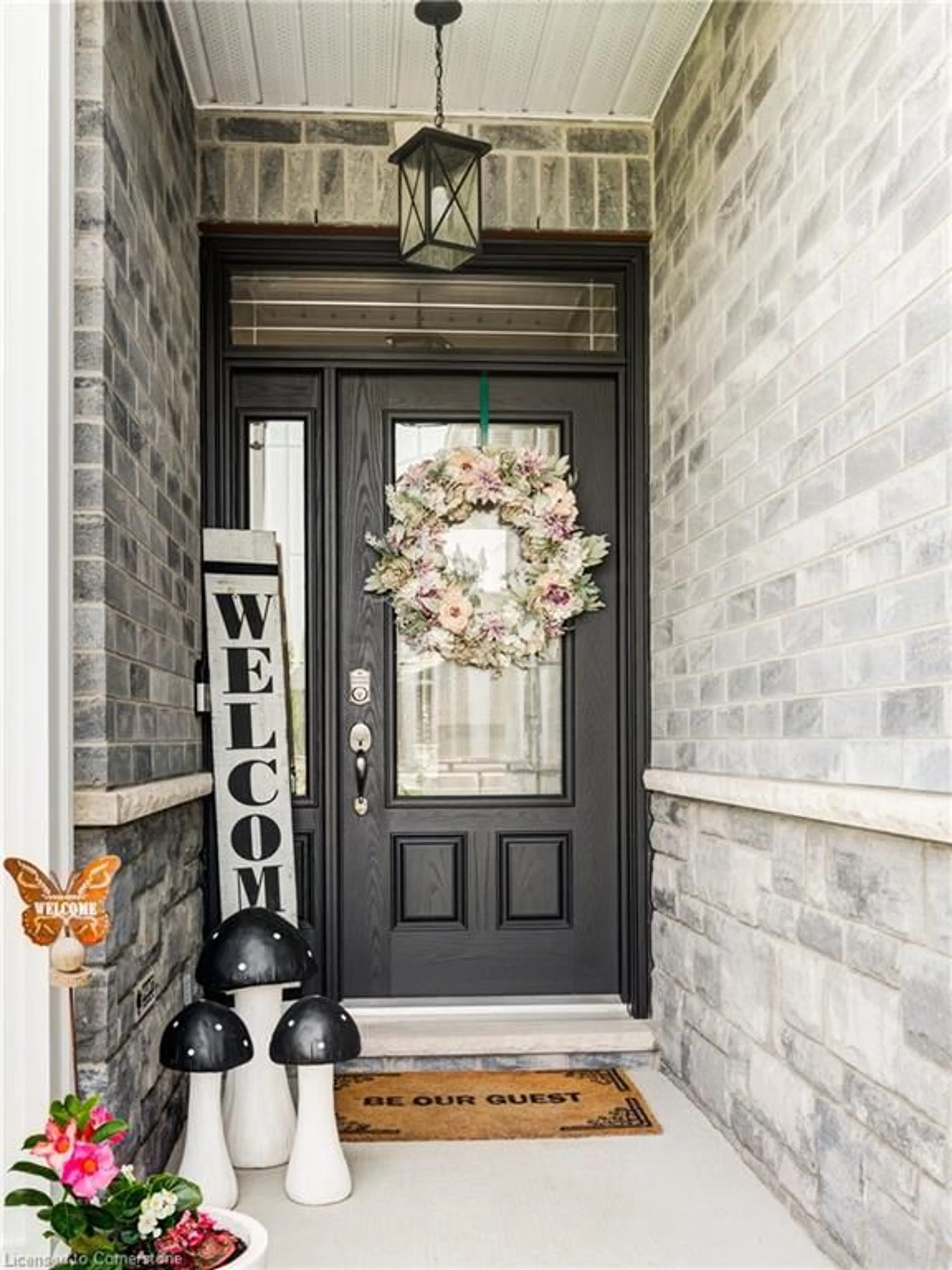 Indoor entryway for 35 Lock St, Innerkip Ontario N0J 1M0