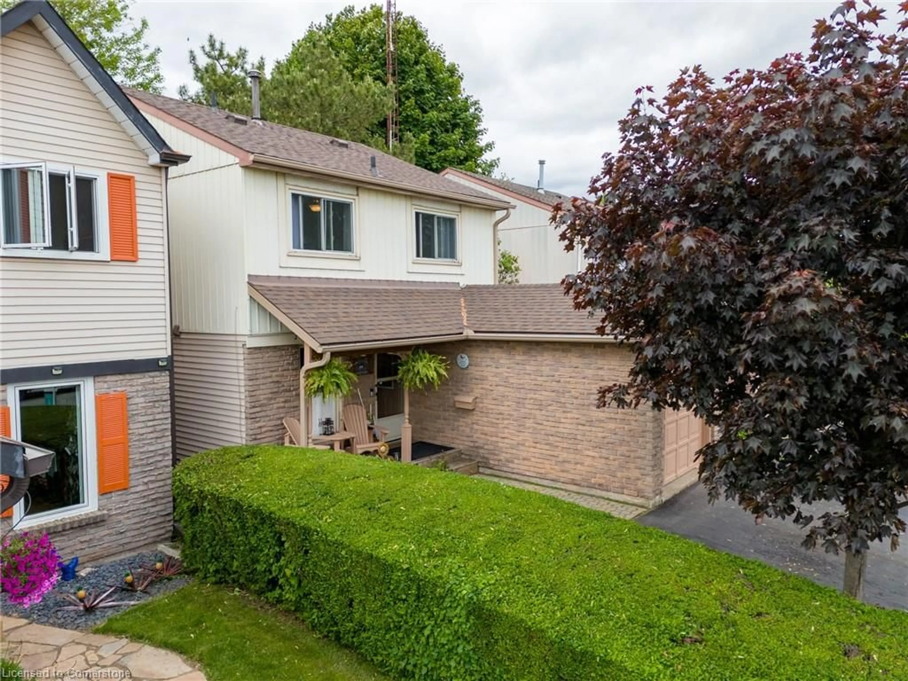 A pic from outside/outdoor area/front of a property/back of a property/a pic from drone, street for 2231 Leominster Dr, Burlington Ontario L7P 3W8