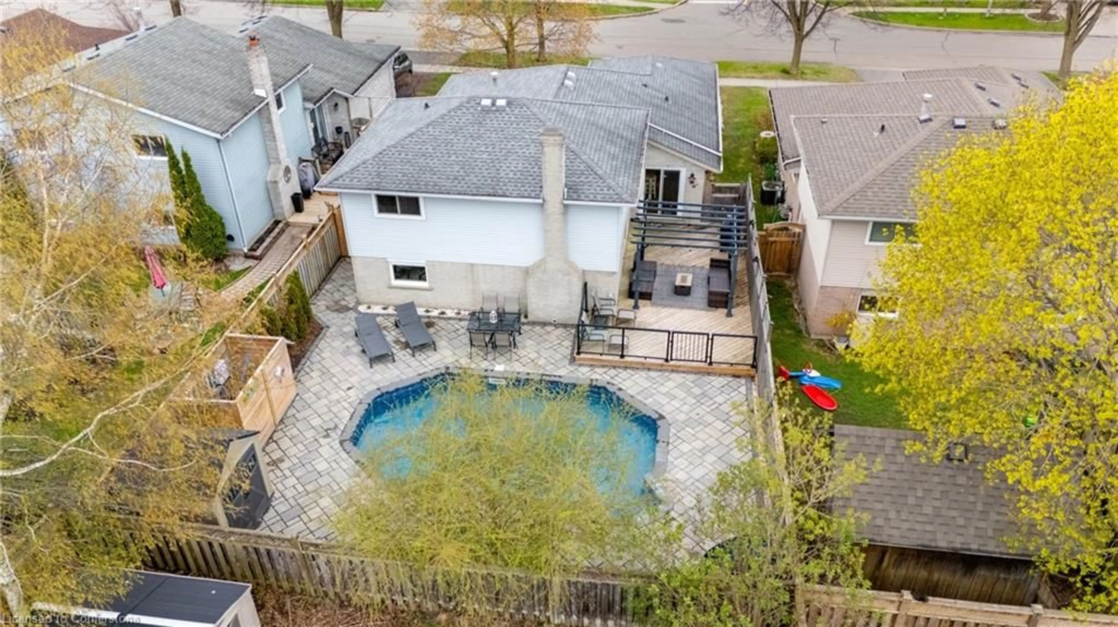A pic from outside/outdoor area/front of a property/back of a property/a pic from drone, unknown for 56 Kilkerran Cres, Kitchener Ontario N2R 1B9