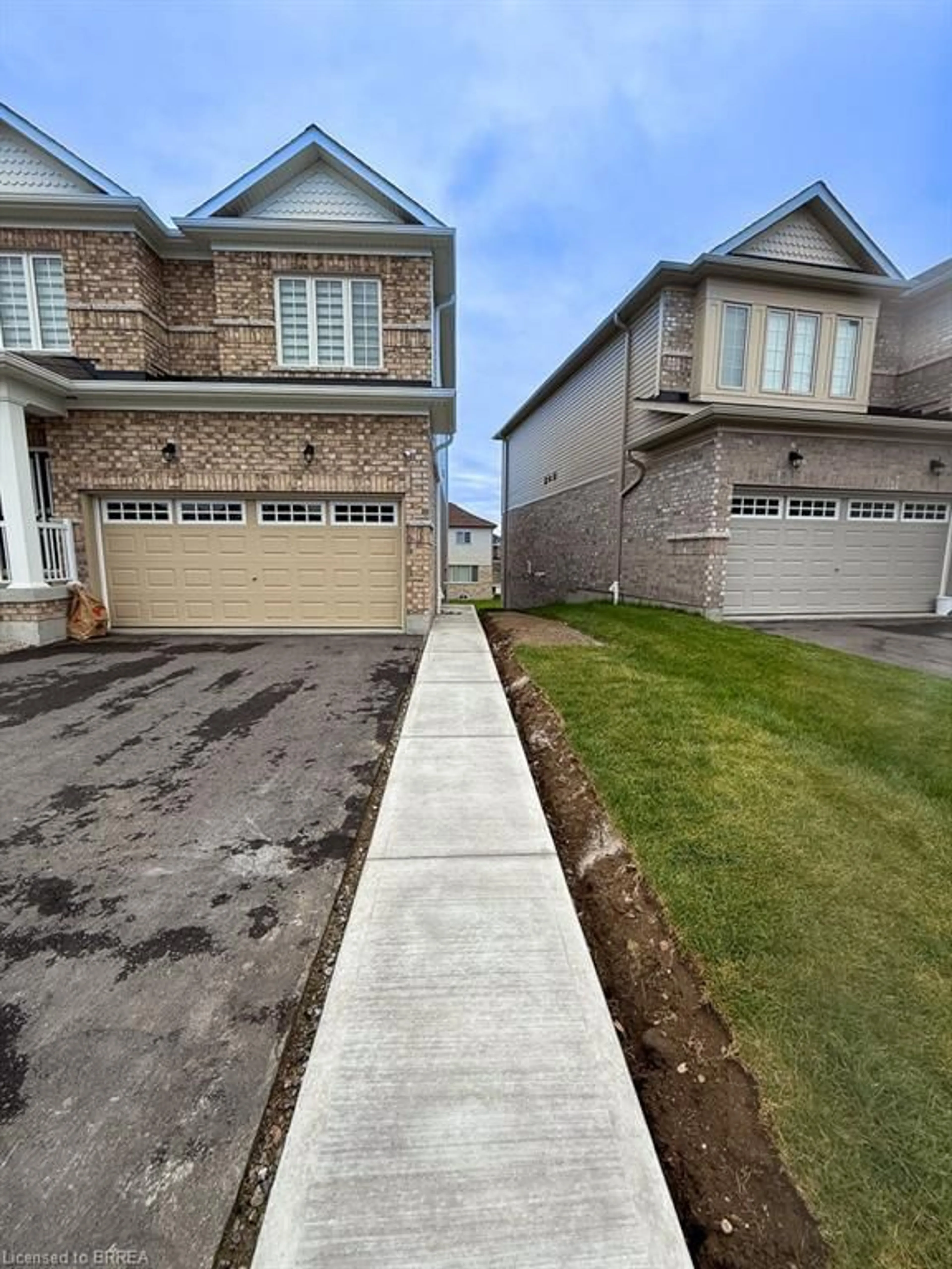 A pic from outside/outdoor area/front of a property/back of a property/a pic from drone, street for 26 Ford St, Paris Ontario N3L 0M6