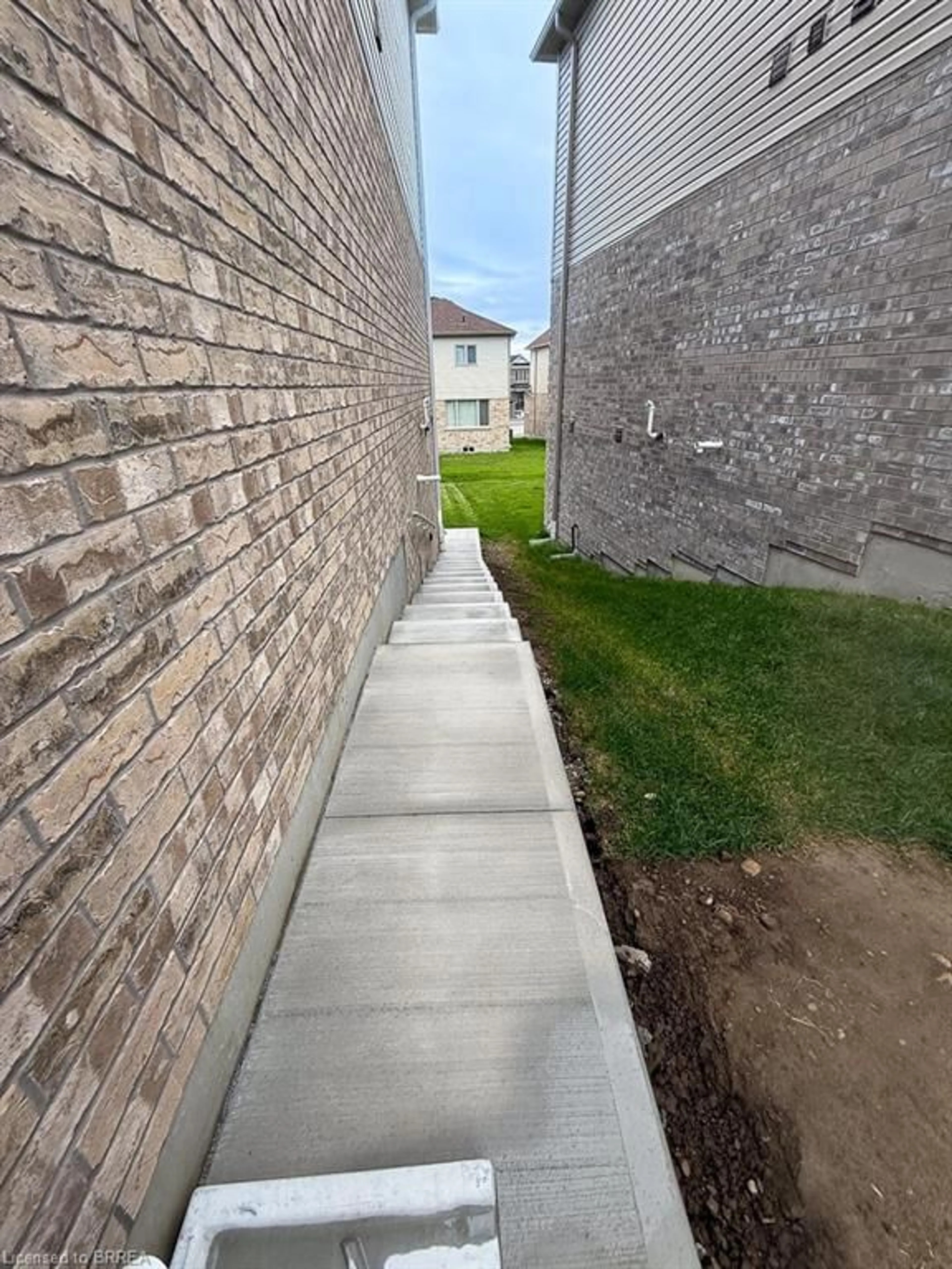 Stairs for 26 Ford St, Paris Ontario N3L 0M6