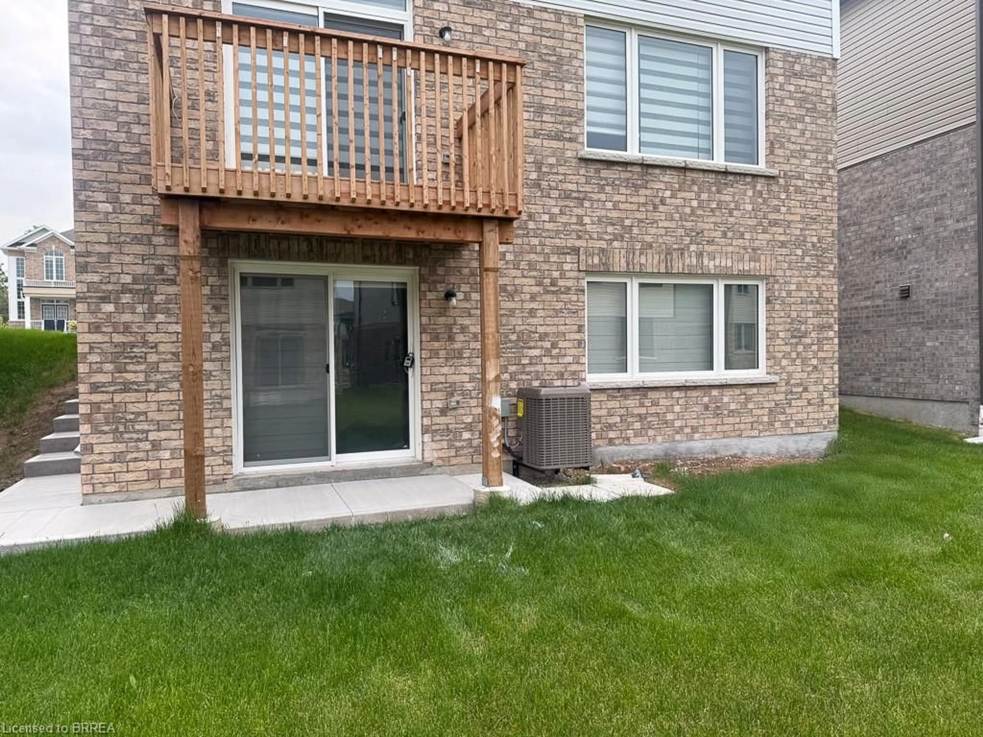 Patio, street for 26 Ford St, Paris Ontario N3L 0M6