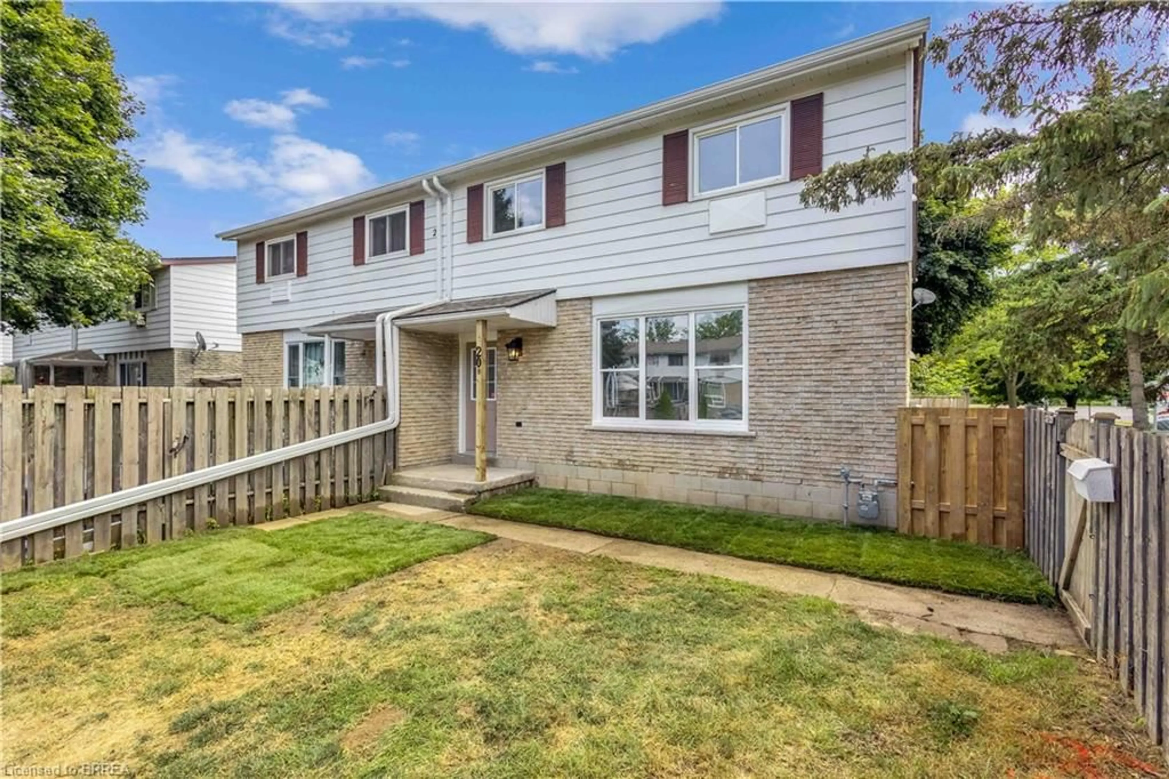 A pic from outside/outdoor area/front of a property/back of a property/a pic from drone, street for 34 Oakhill Dr #20B, Brantford Ontario N3T 1R1