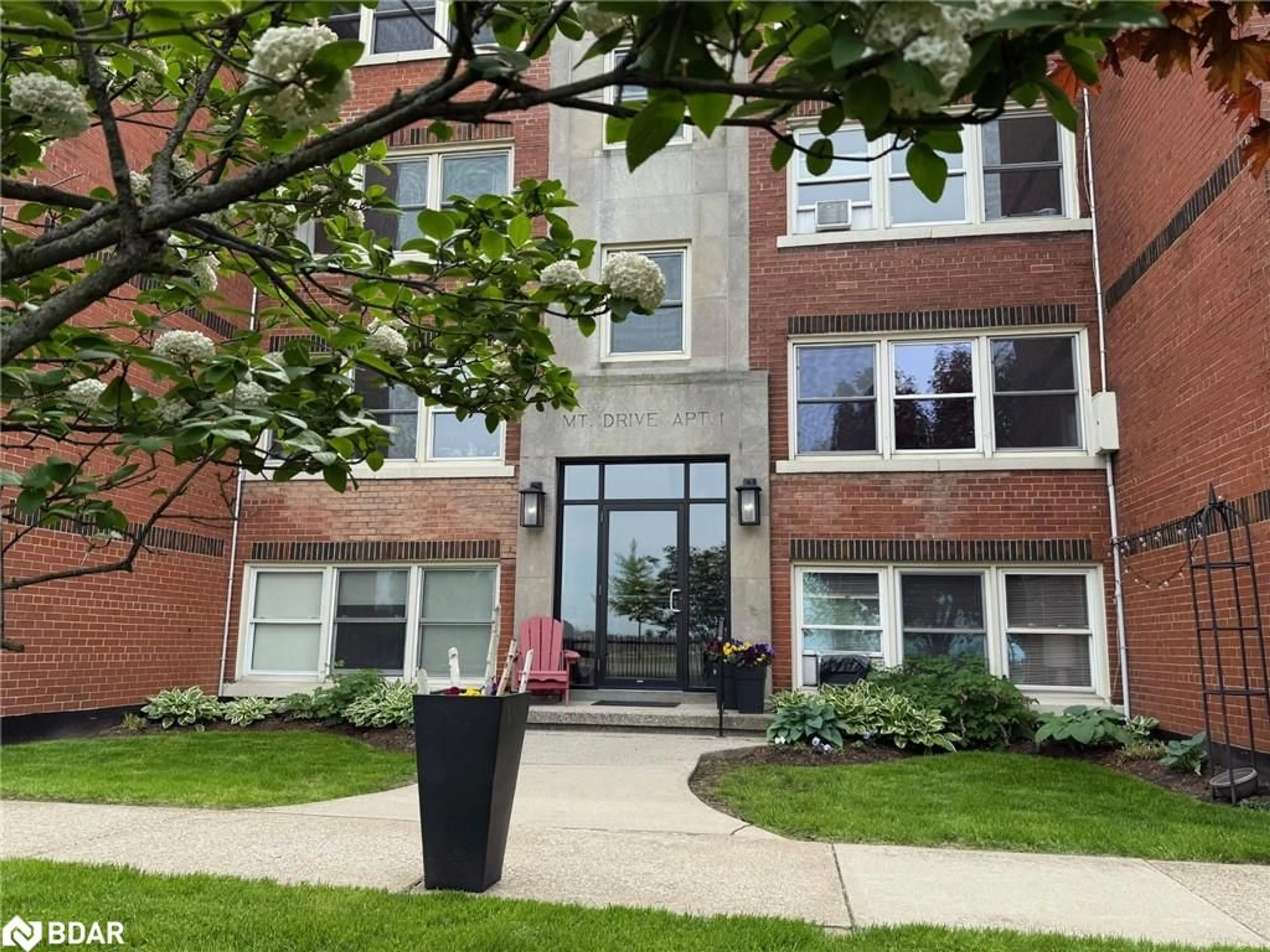 Unknown for 5 East 36th St, Hamilton Ontario L8V 3Y6