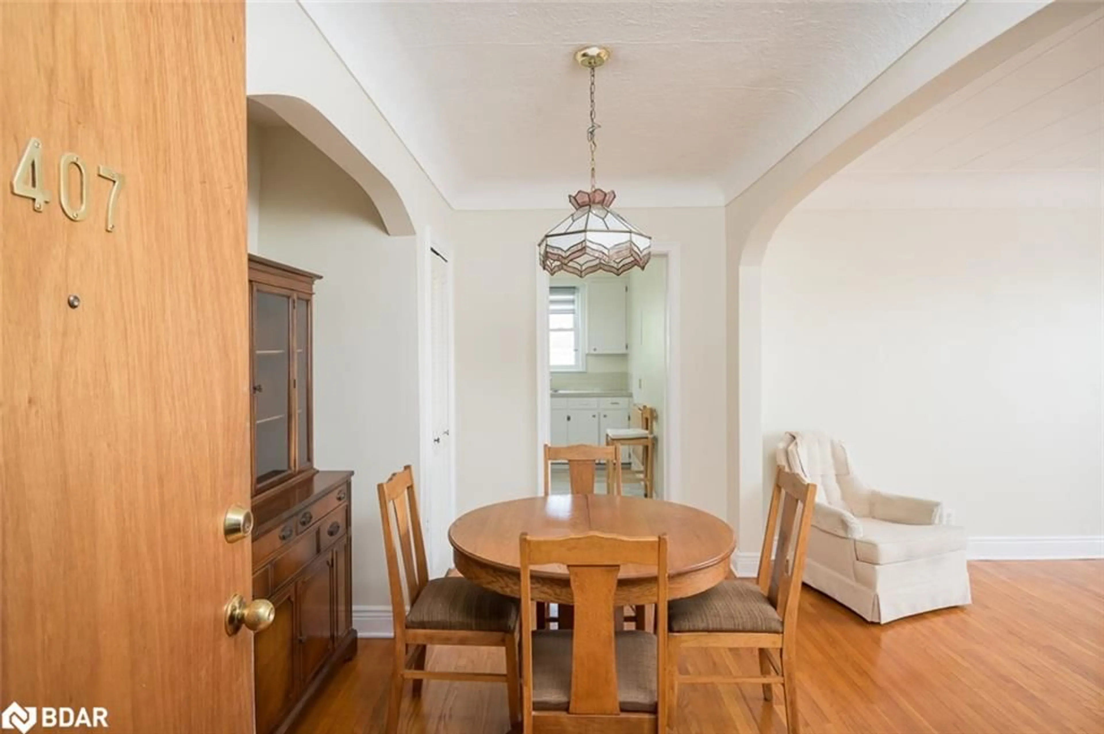 Dining room, wood/laminate floor for 5 East 36th St, Hamilton Ontario L8V 3Y6