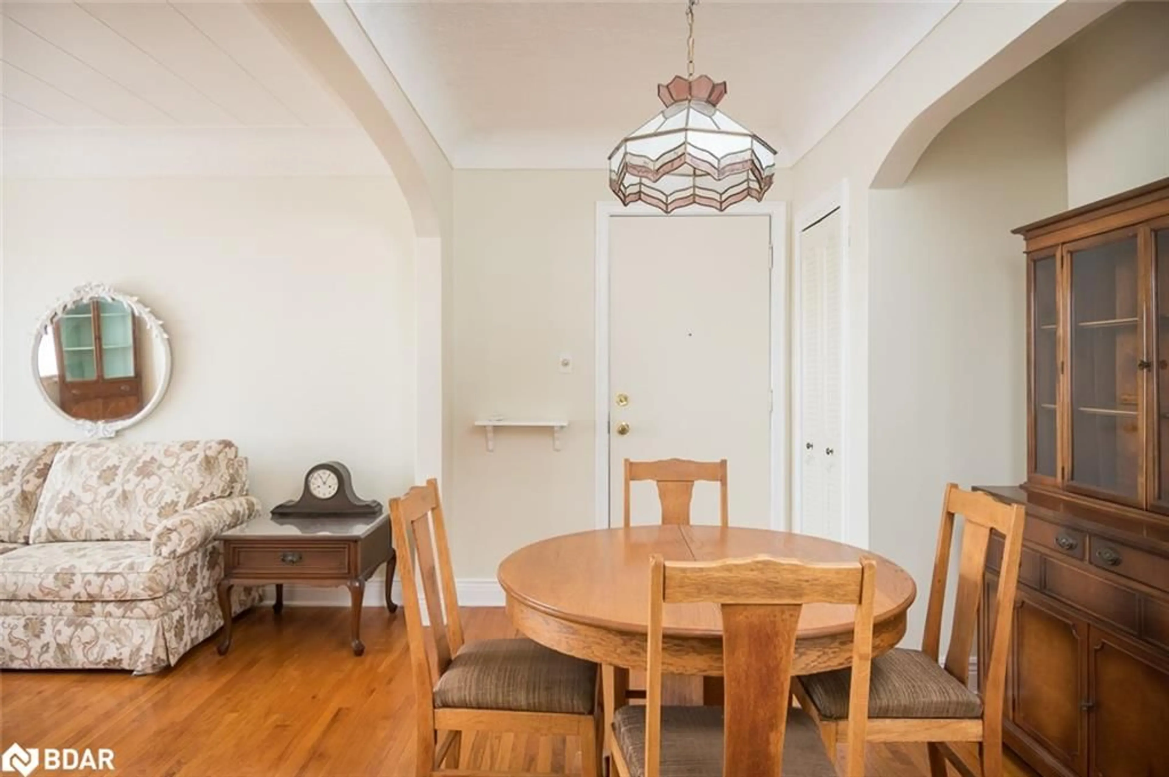 Dining room, wood/laminate floor for 5 East 36th St, Hamilton Ontario L8V 3Y6