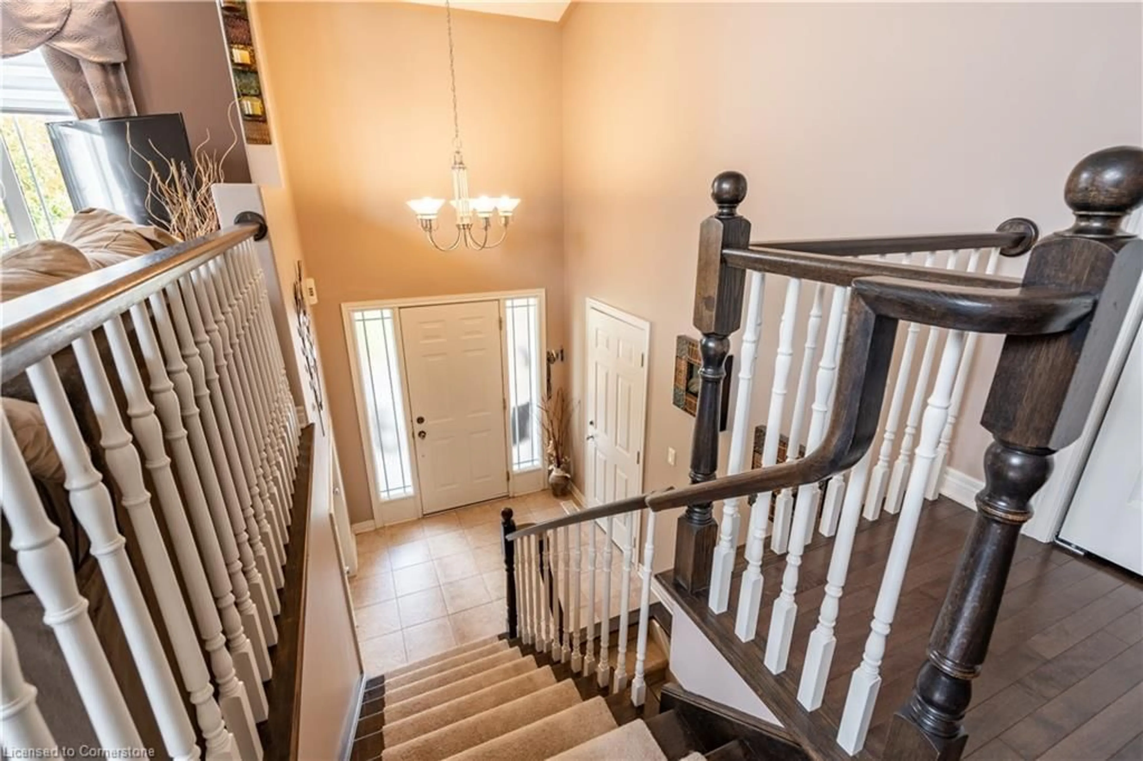 Indoor foyer for 8503 Greenfield Cres, Niagara Falls Ontario L2H 3J8