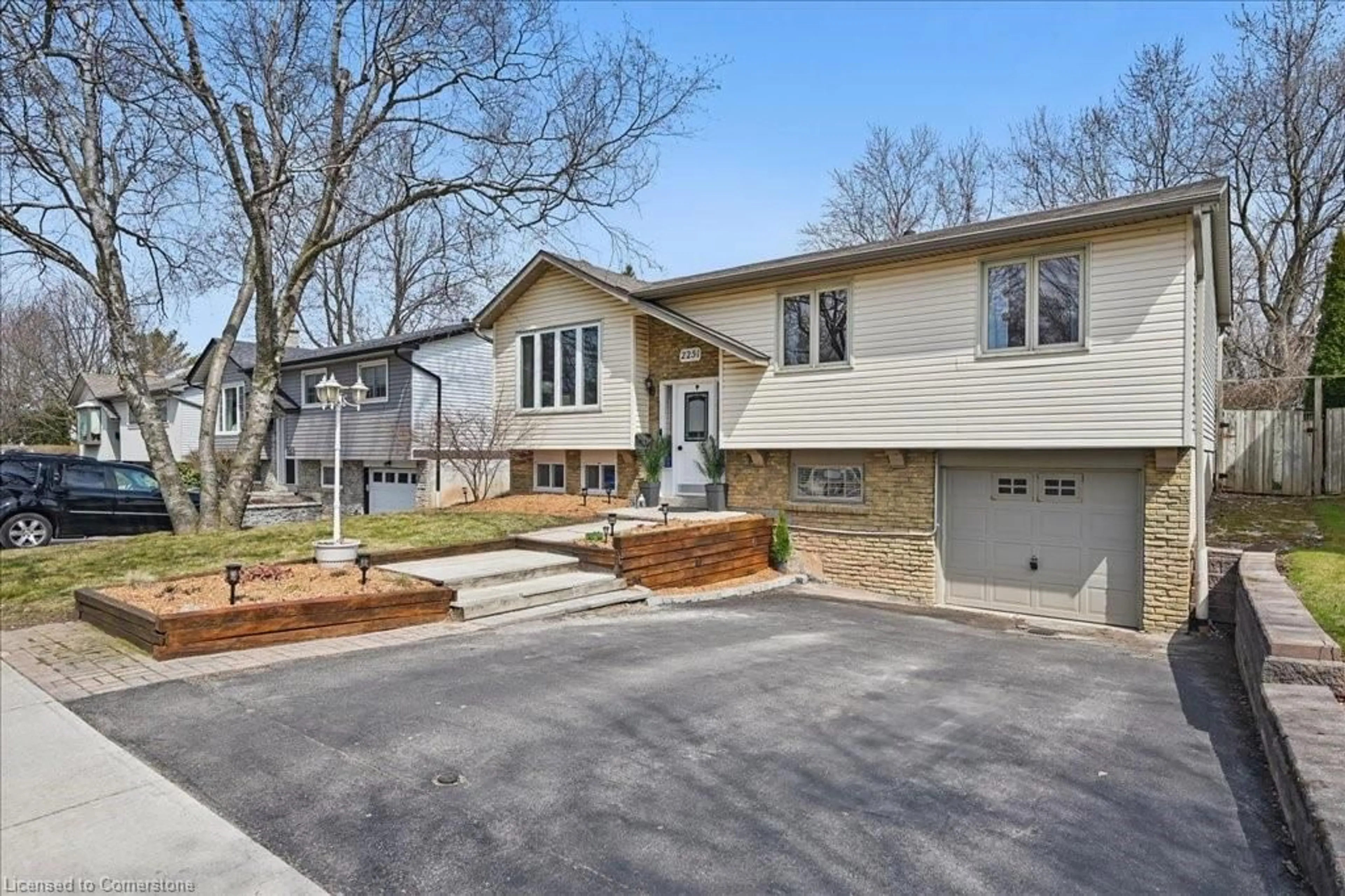 Home with brick exterior material, street for 2251 Ingersoll Dr, Burlington Ontario L7P 3L1
