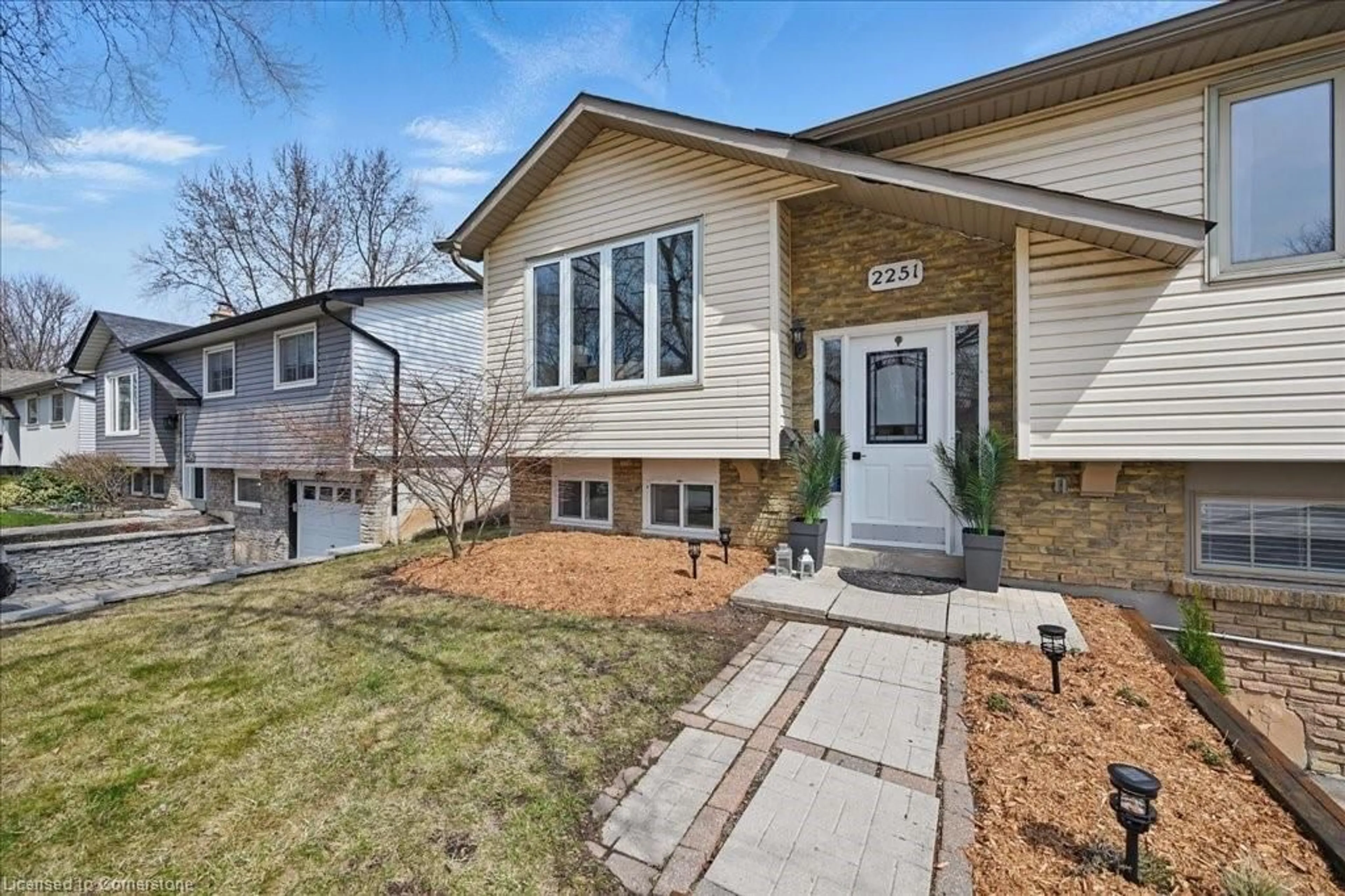 Unknown for 2251 Ingersoll Dr, Burlington Ontario L7P 3L1