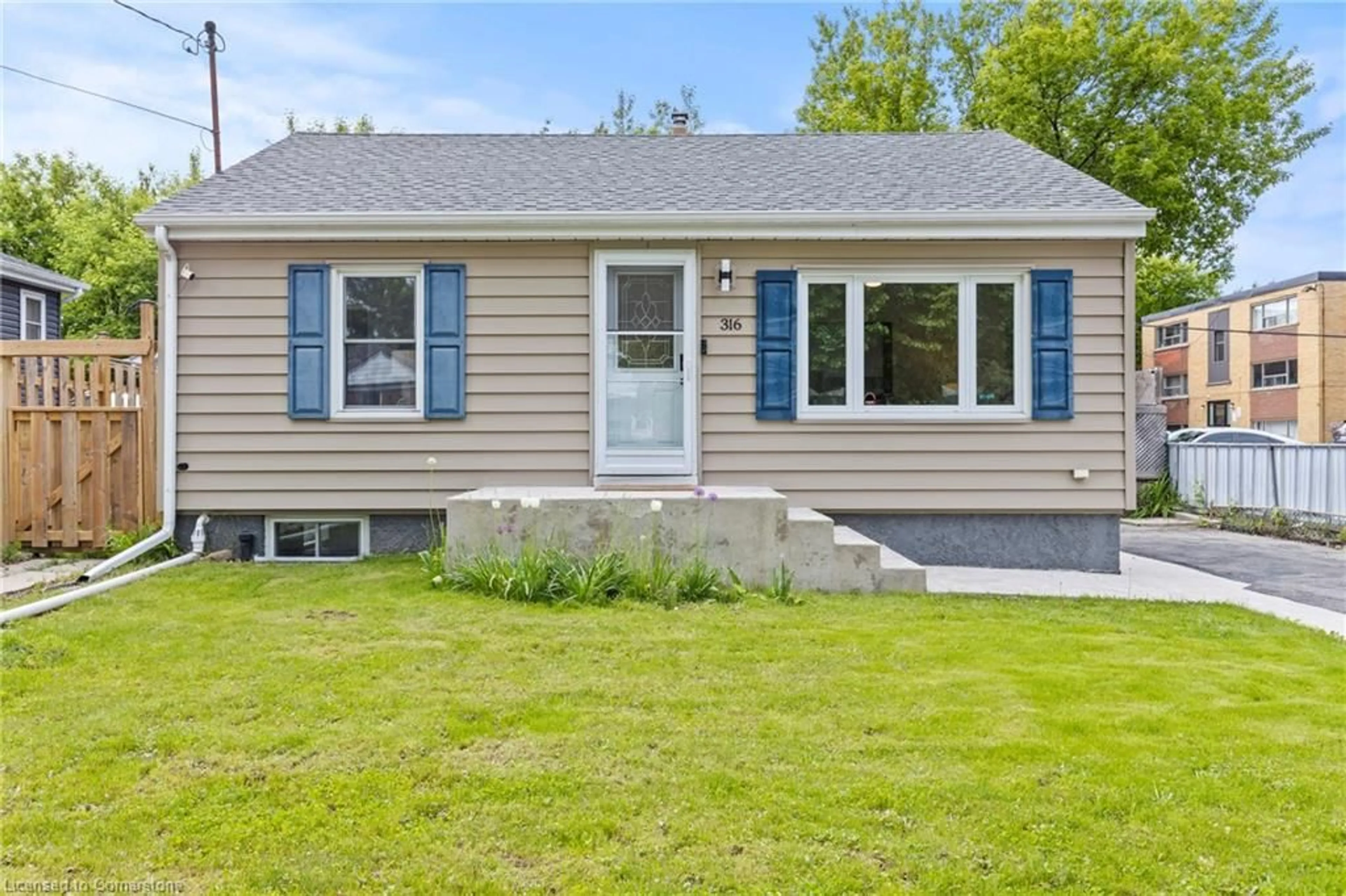 Home with vinyl exterior material, street for 316 East 43rd St, Hamilton Ontario L8T 3C7