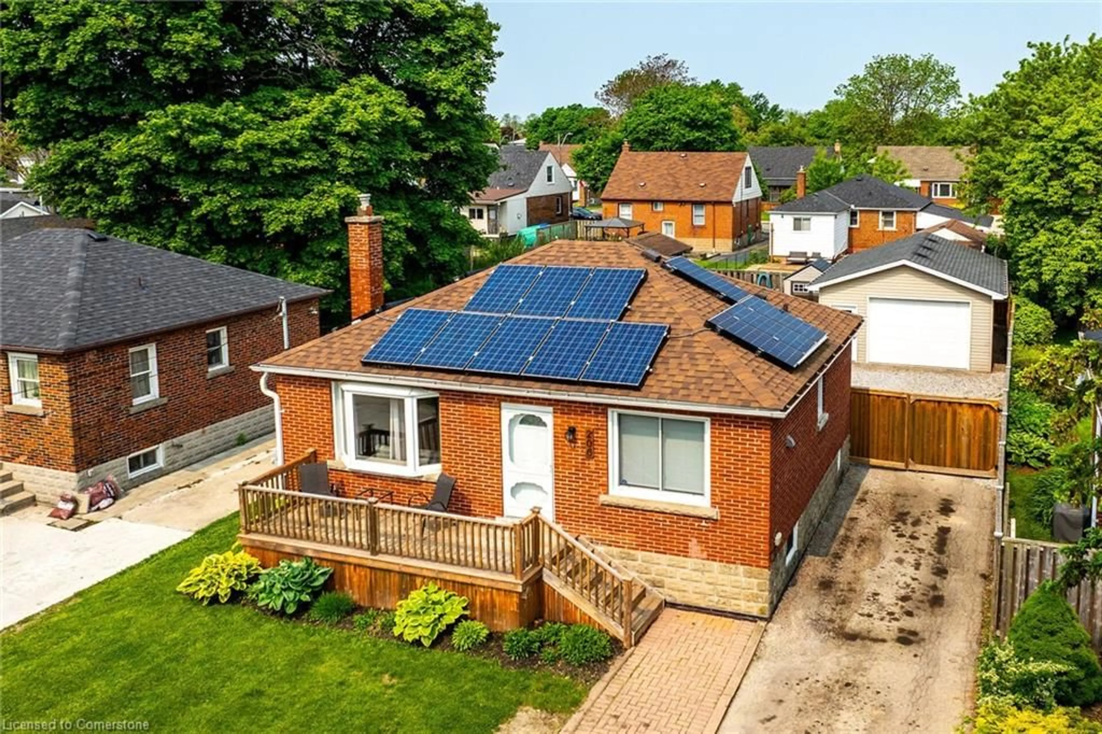 A pic from outside/outdoor area/front of a property/back of a property/a pic from drone, street for 206 East 15th St, Hamilton Ontario L9A 4G2
