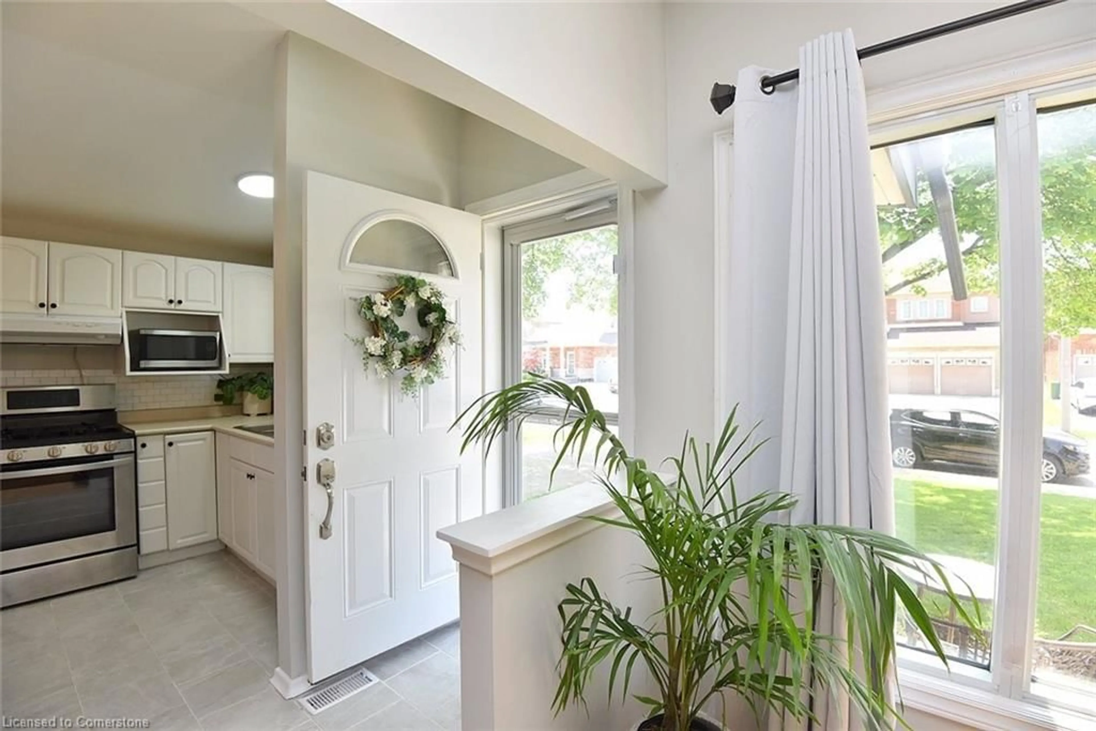Indoor entryway for 241 Thorner Dr, Hamilton Ontario L8V 2M6