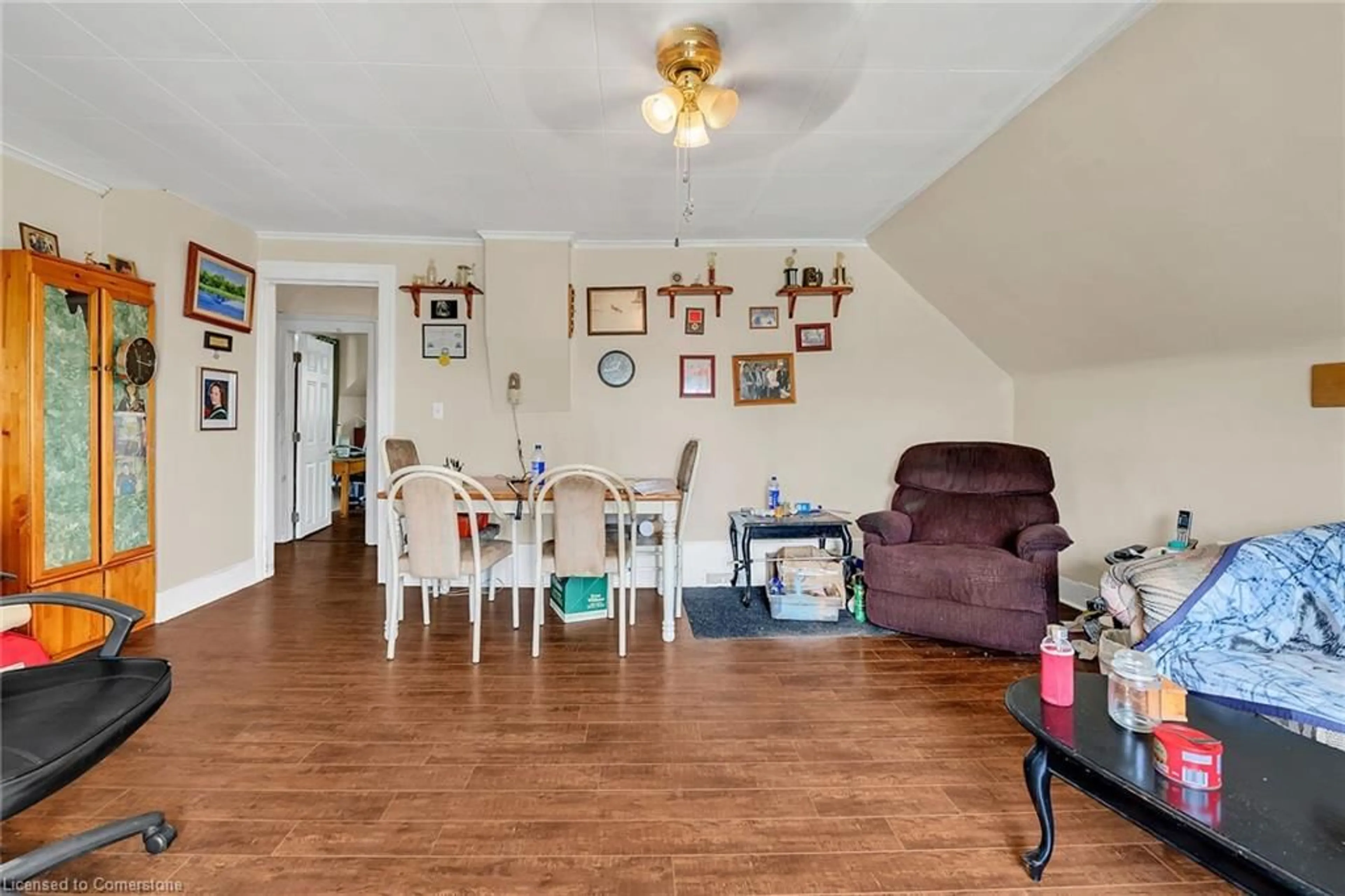 A pic of a room for 529 Queen St, Dunnville Ontario N1A 1J5