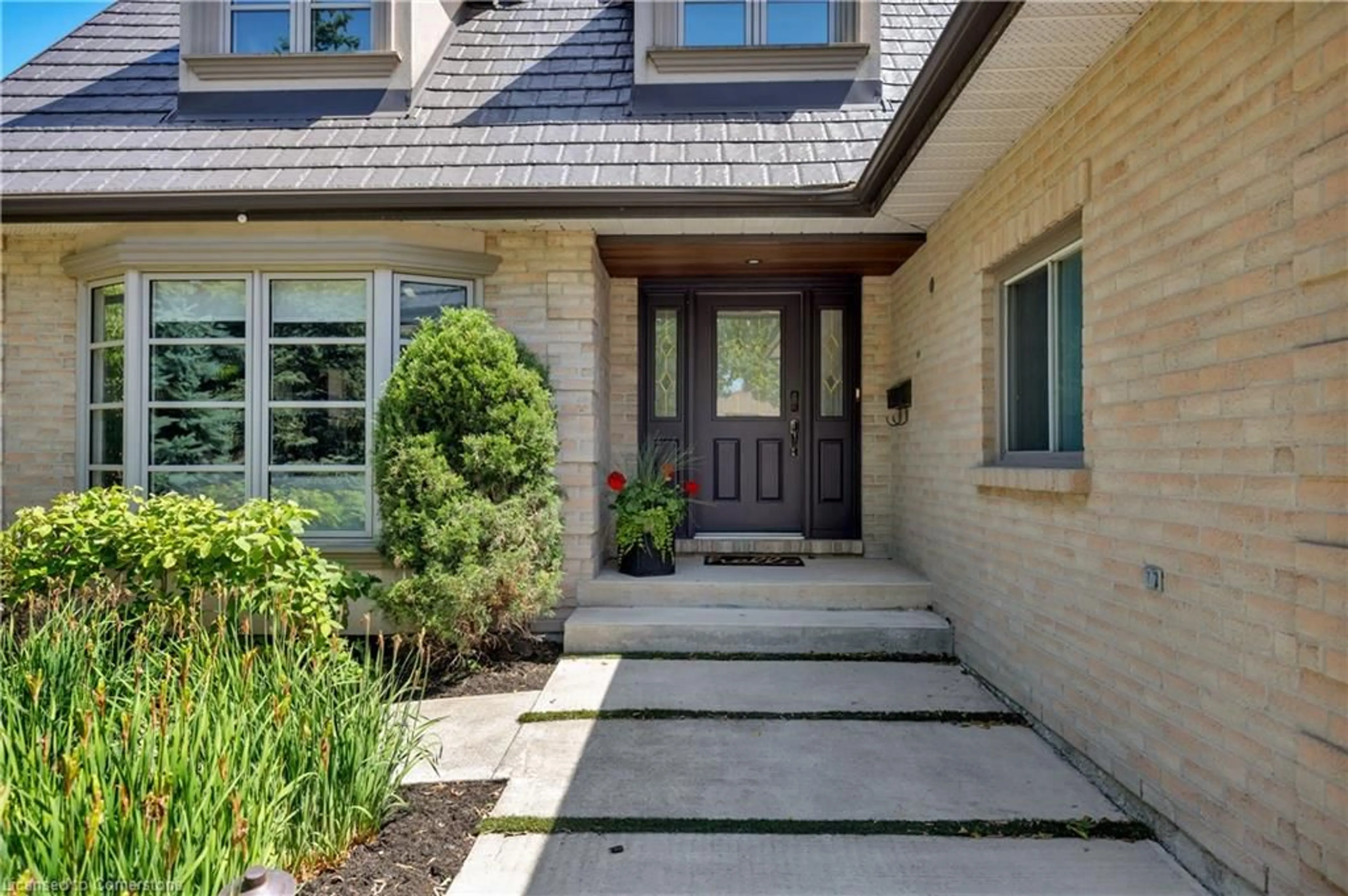 Home with brick exterior material, street for 262 Mary St, Oakville Ontario L6K 3V4
