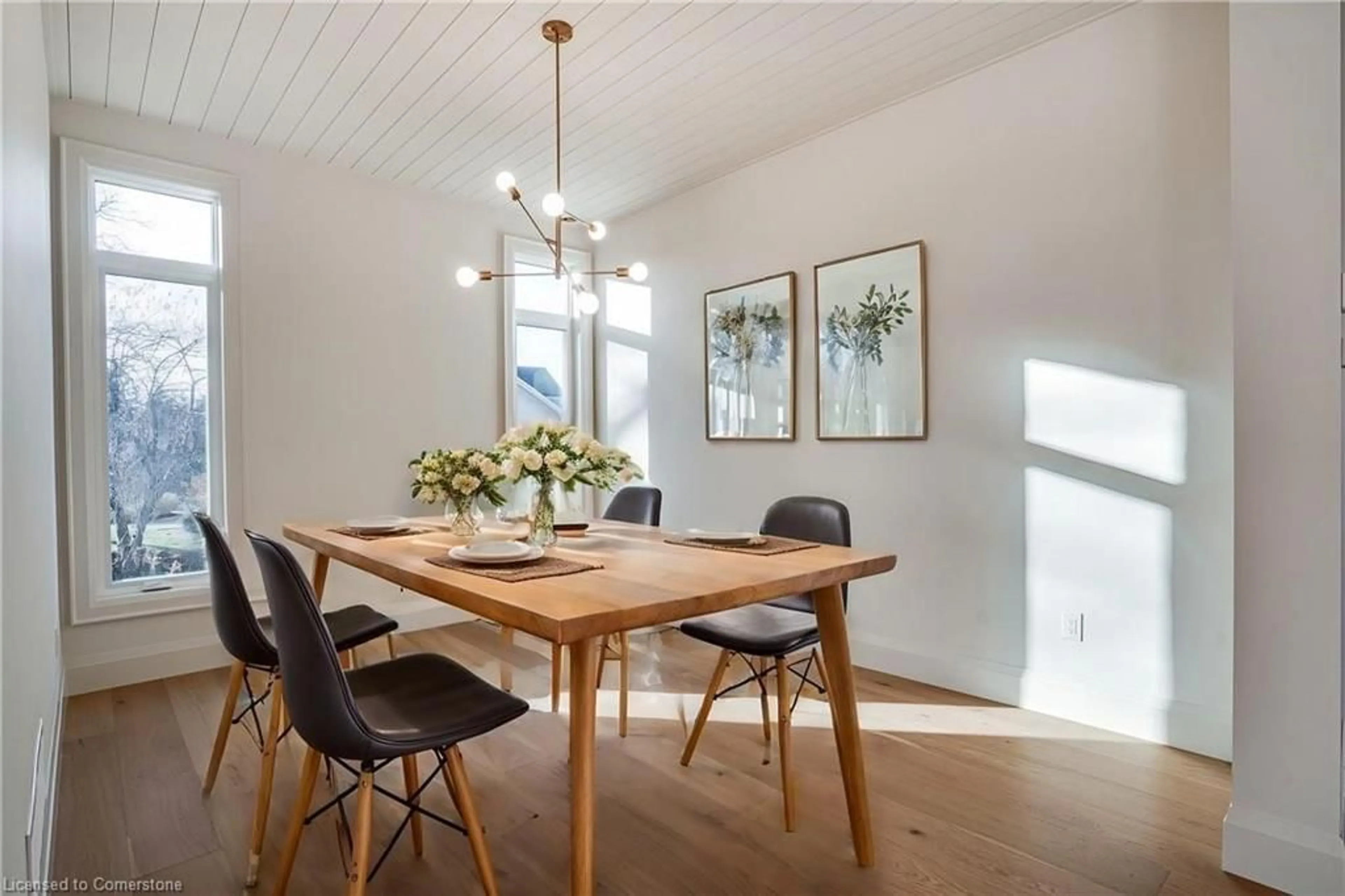 Dining room, wood/laminate floor for 941 Old Mohawk Rd, Ancaster Ontario L9G 3K9