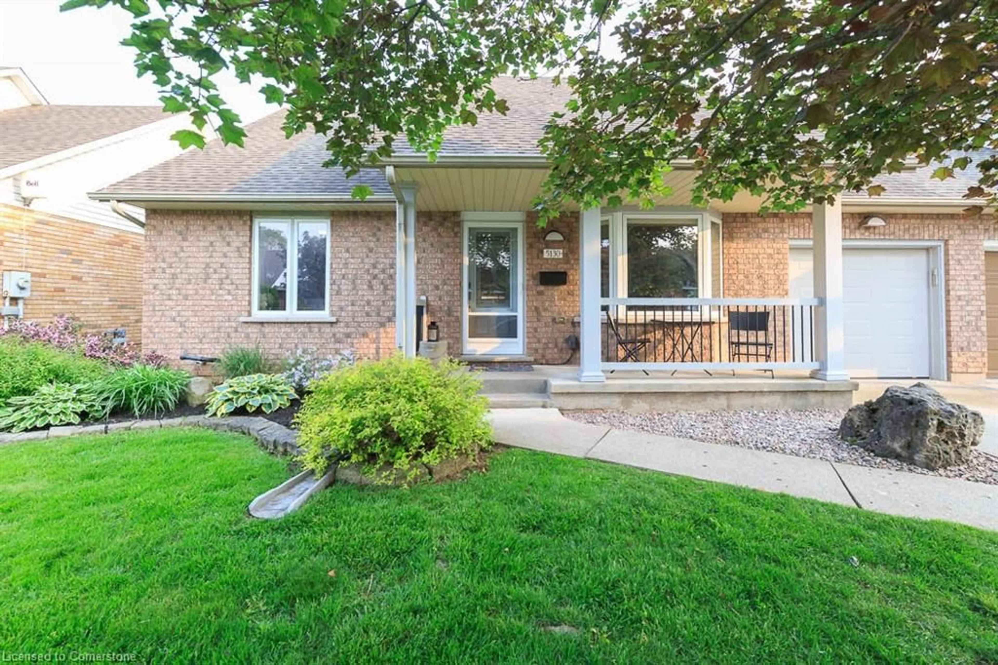 Home with brick exterior material, street for 5130 Hawthorn Dr, Beamsville Ontario L3J 0J6