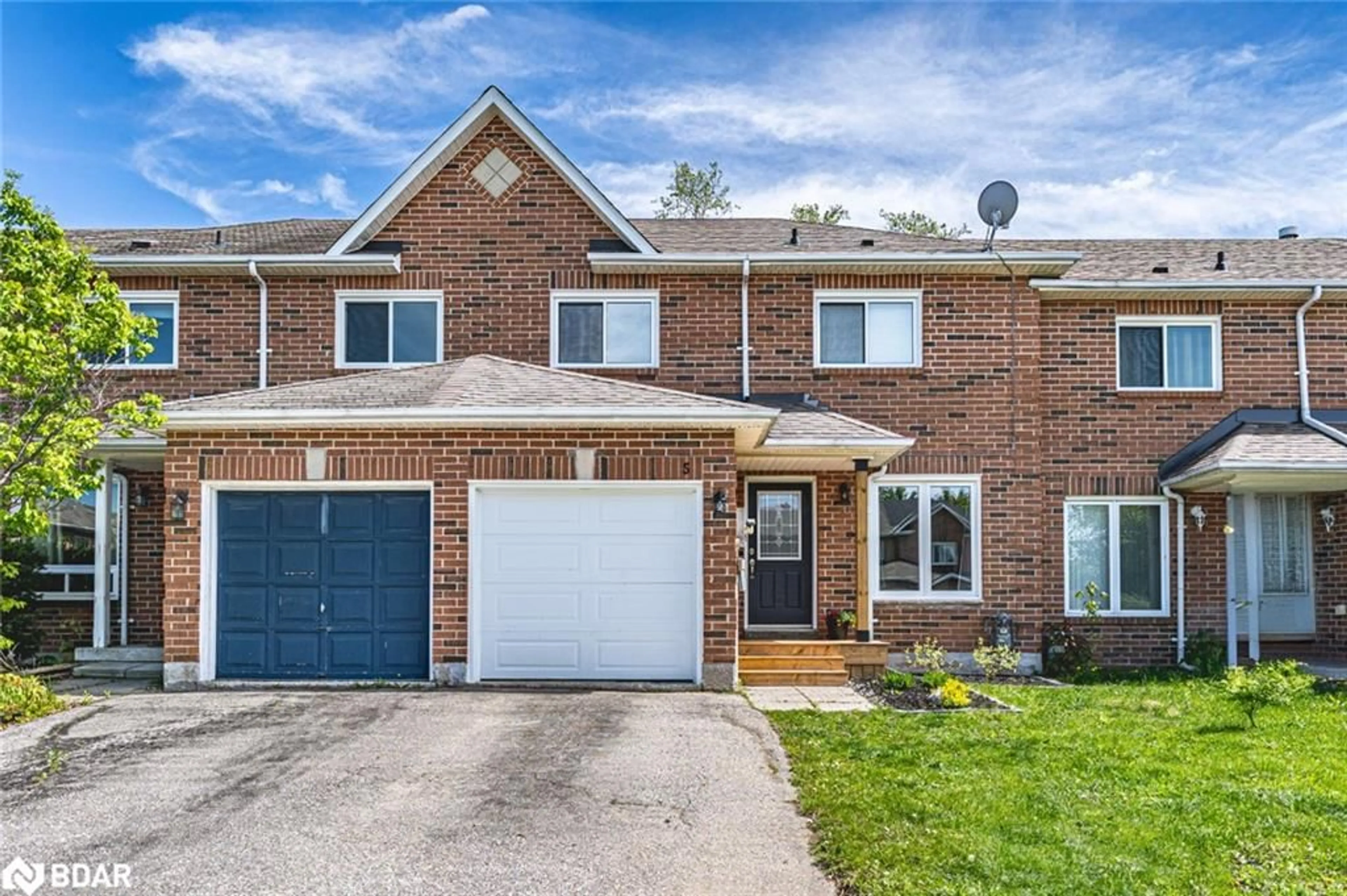 Home with brick exterior material, street for 5 Lyfytt Cres, Barrie Ontario L4N 7X4