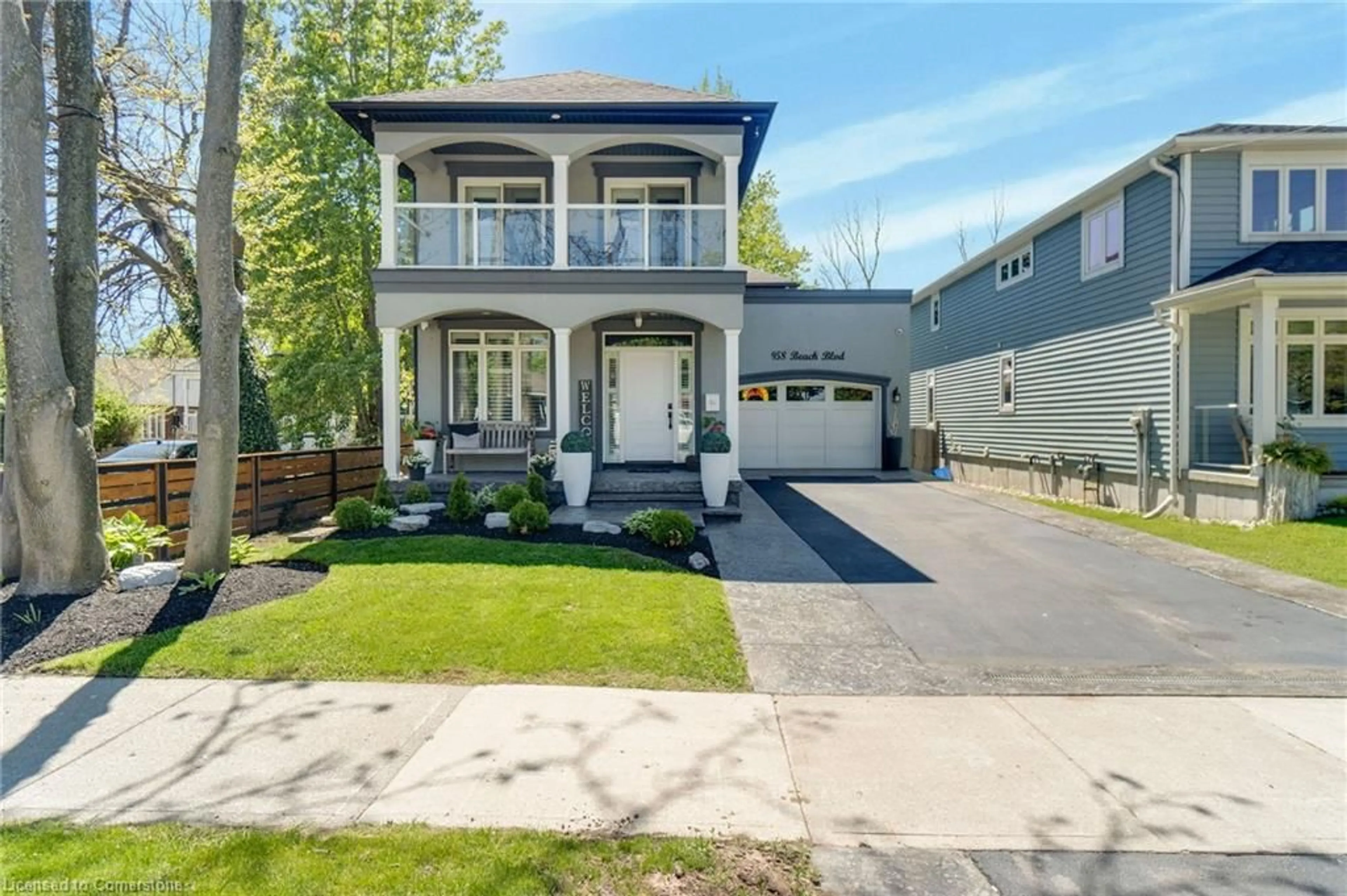 Home with brick exterior material, street for 958 Beach Blvd, Hamilton Ontario L8H 6Z4