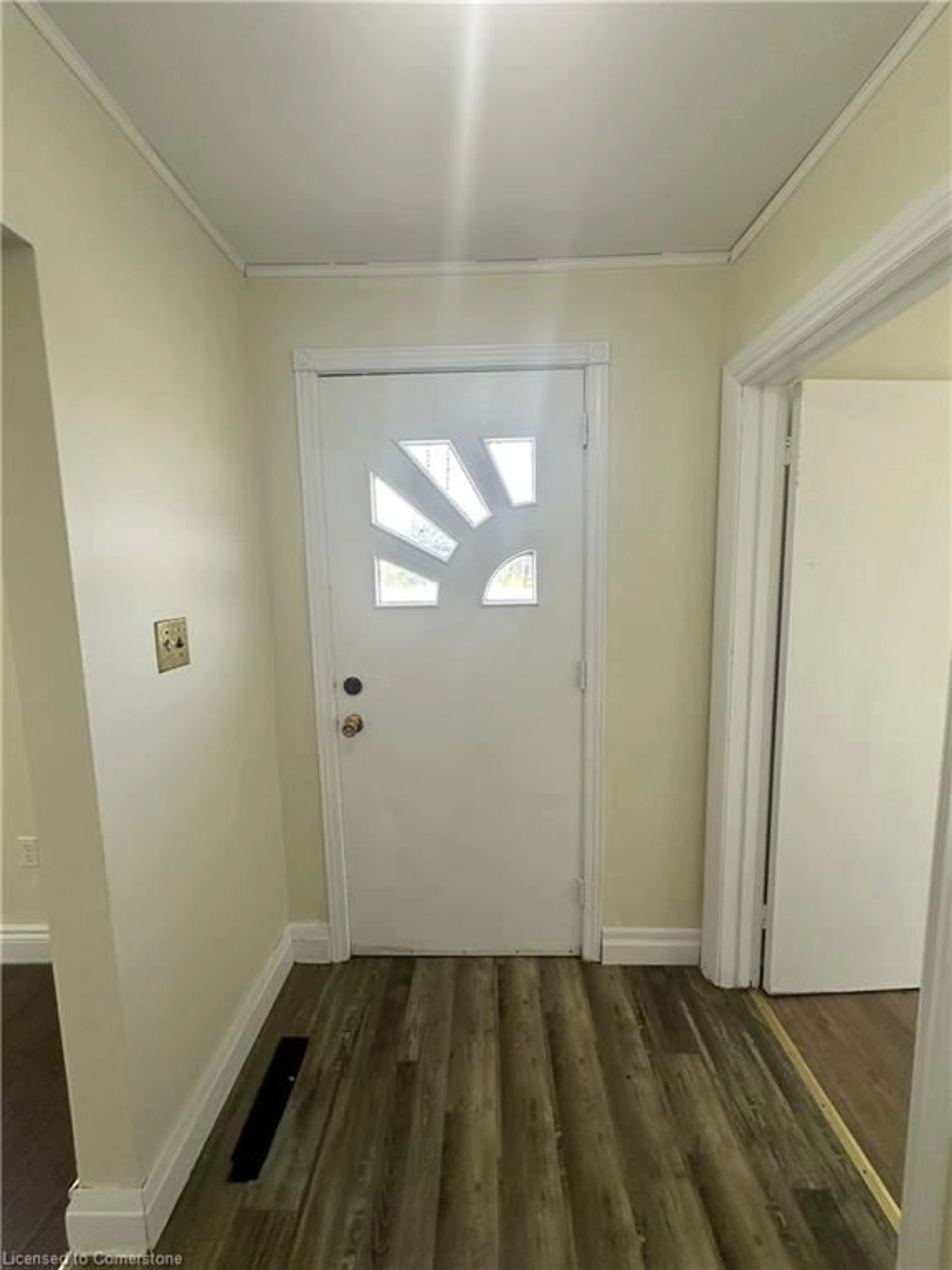 Indoor entryway for 4160 Highway 3, Simcoe Ontario N3Y 4K4