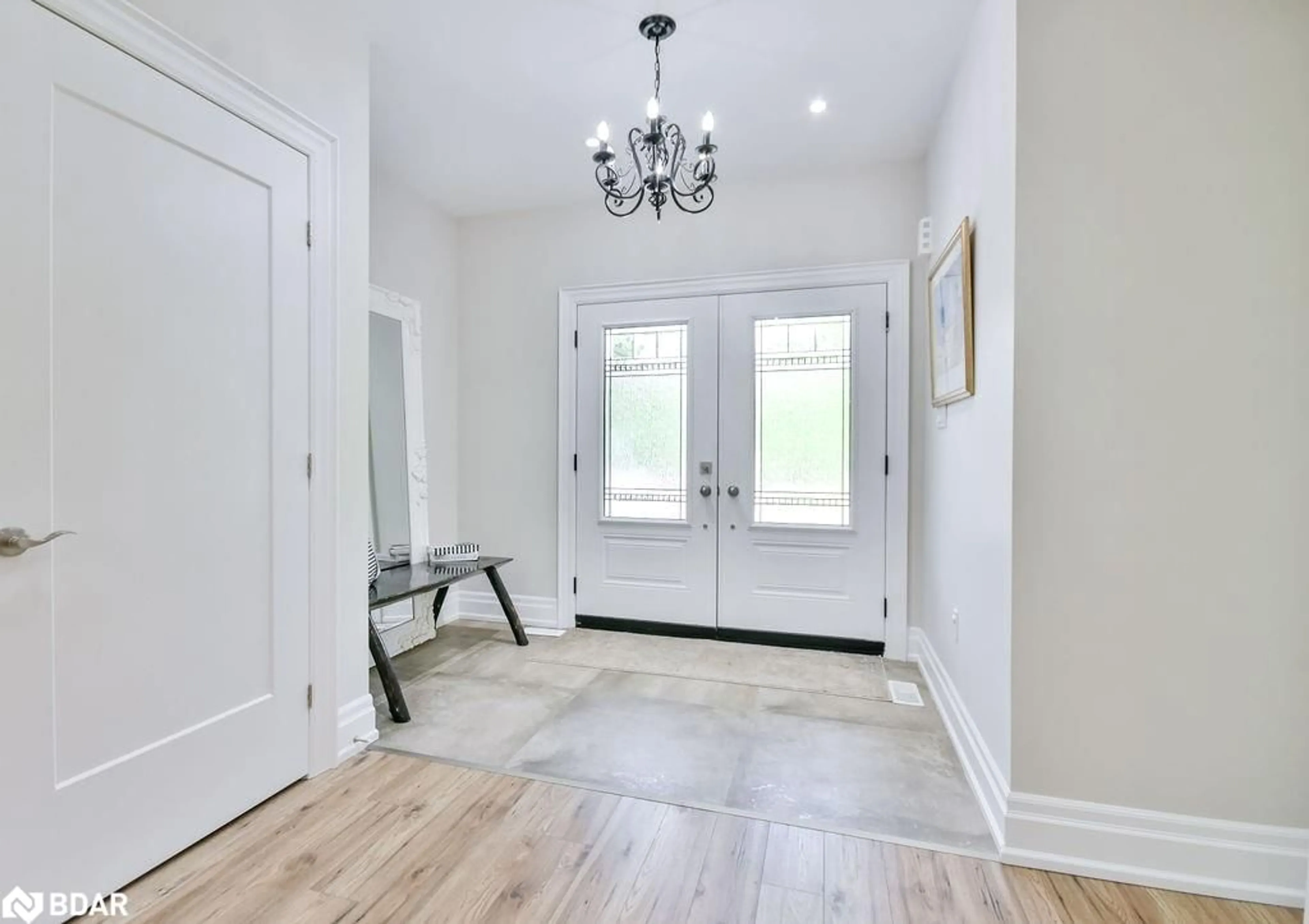 Indoor entryway for 5142 Severn Pines Cres, Washago Ontario L0K 2B0