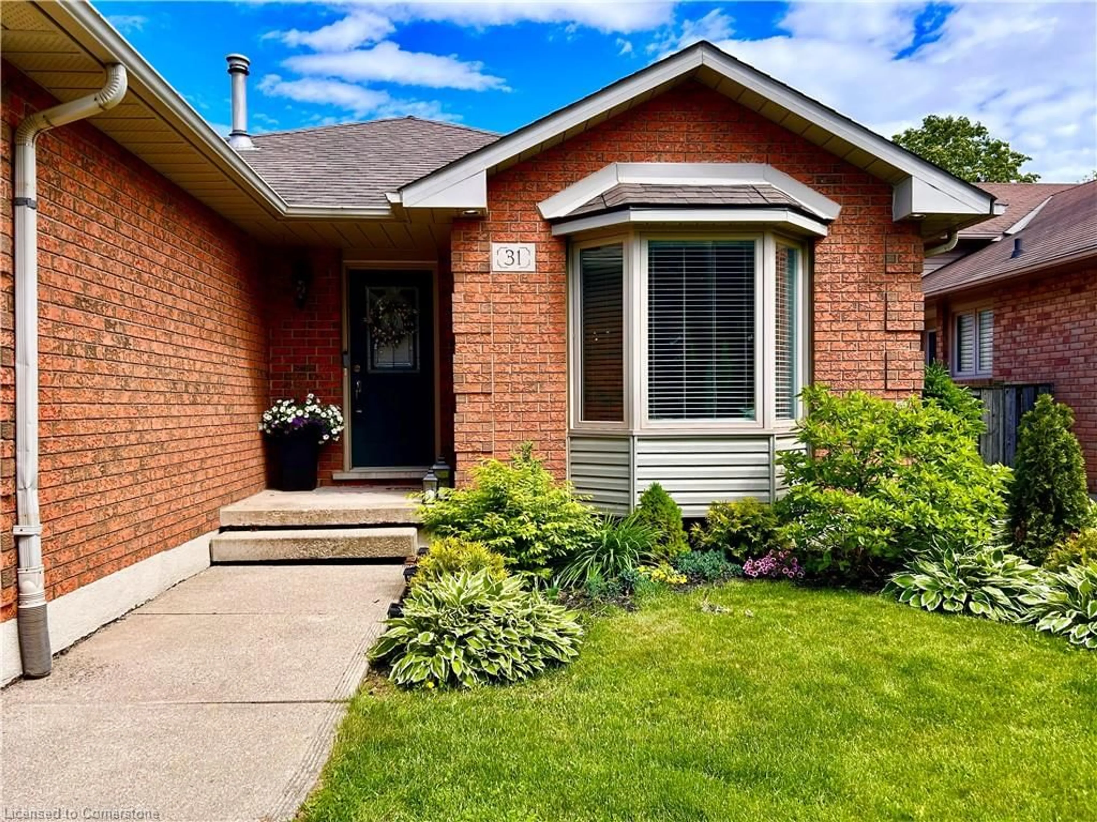 Home with brick exterior material, street for 31 Loneoak Cres, Stoney Creek Ontario L8J 2T8