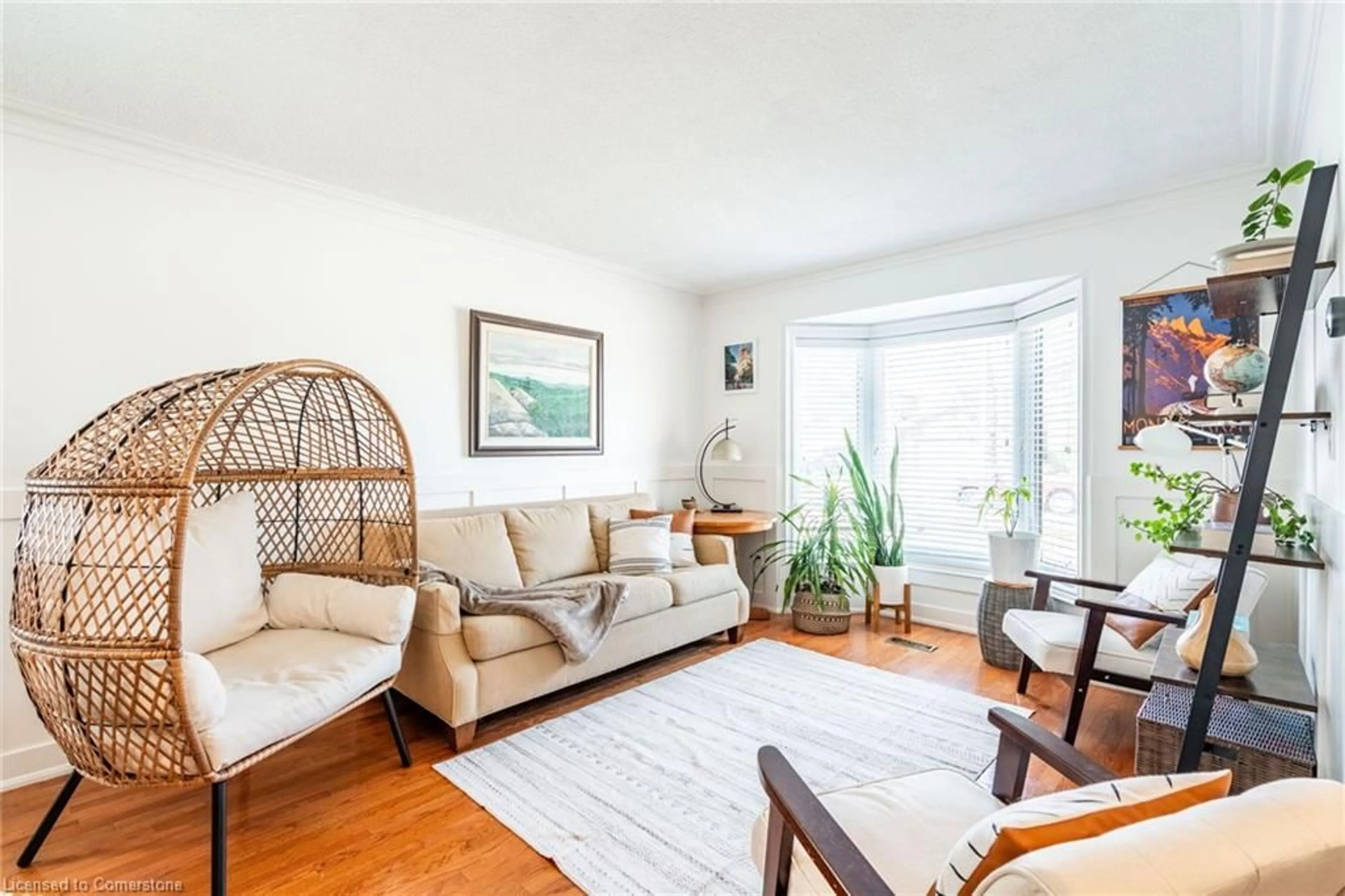 Living room with furniture, unknown for 31 Loneoak Cres, Stoney Creek Ontario L8J 2T8