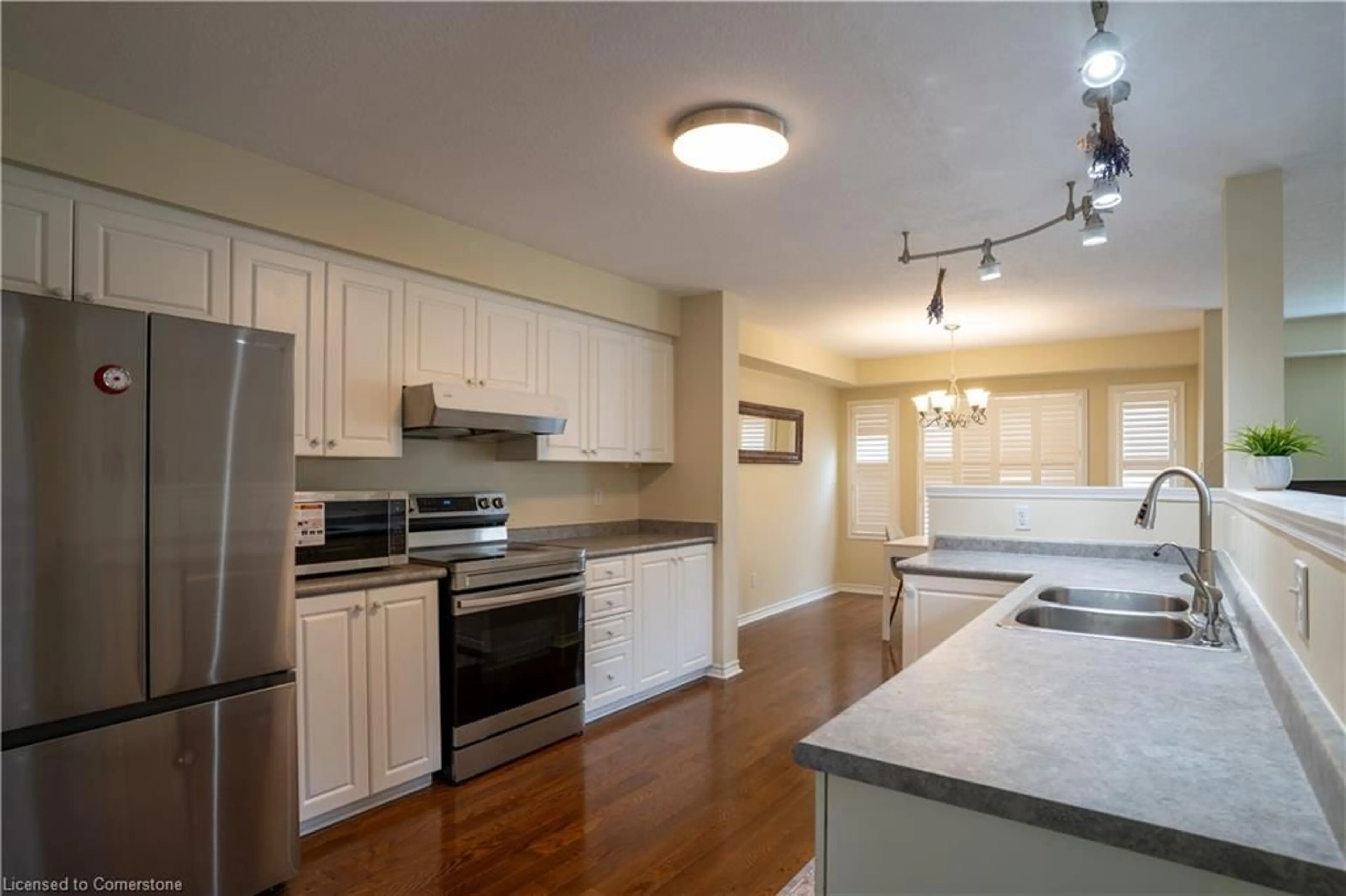 Open concept kitchen, unknown for 620 Violet St, Waterloo Ontario N2V 2V9