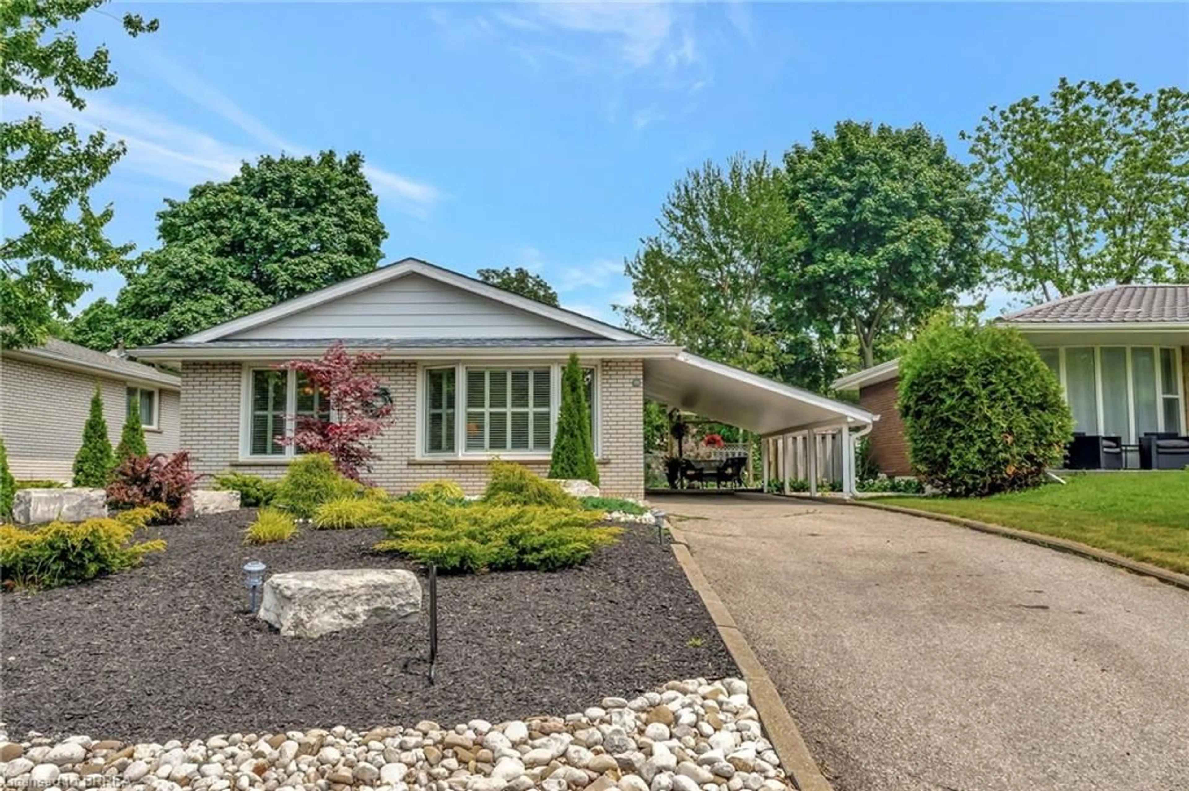 Unknown for 39 Sandra St, Brantford Ontario N3R 5P5