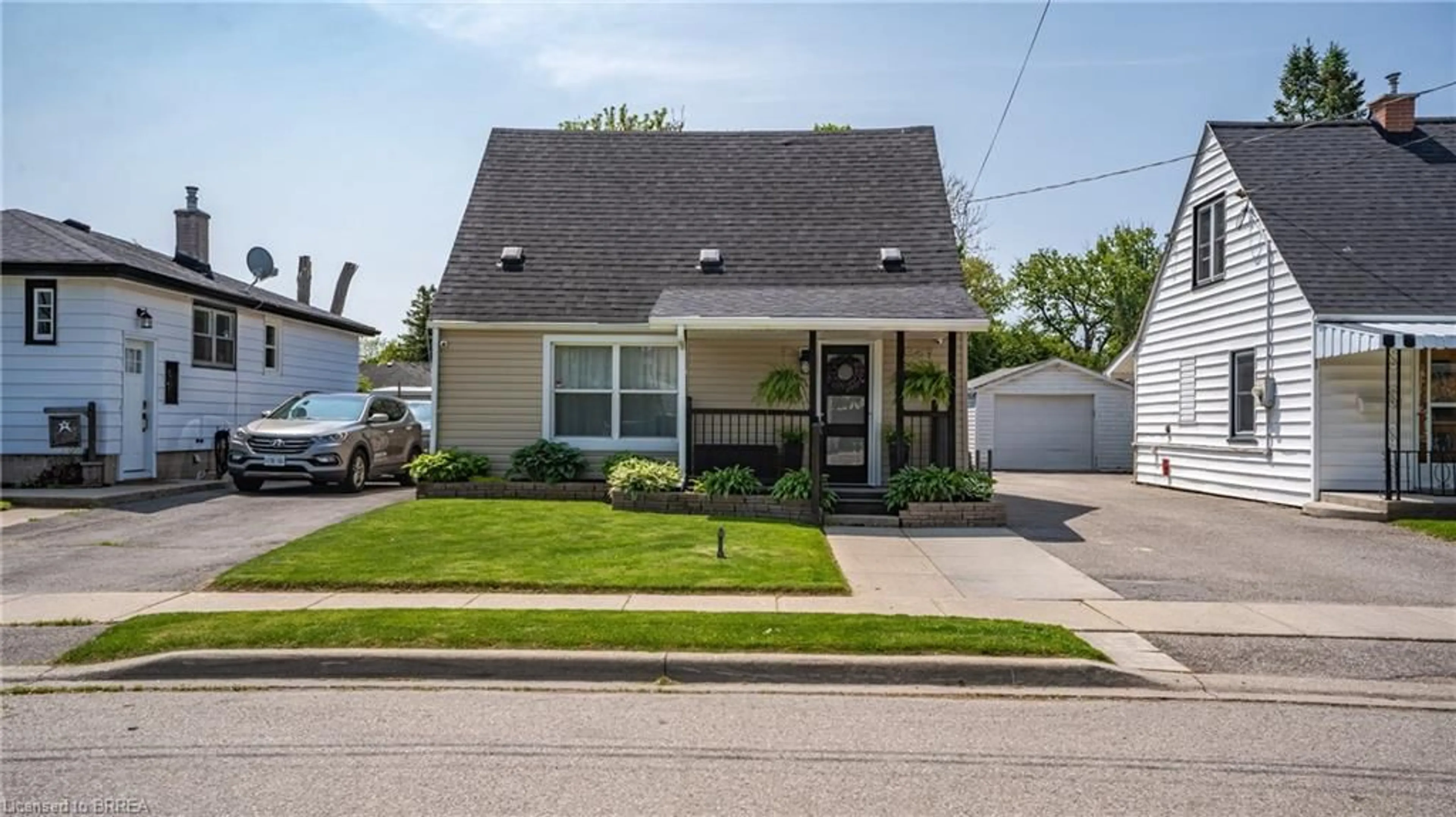 Home with vinyl exterior material, street for 78 Gladstone Ave, Brantford Ontario N3S 1P3