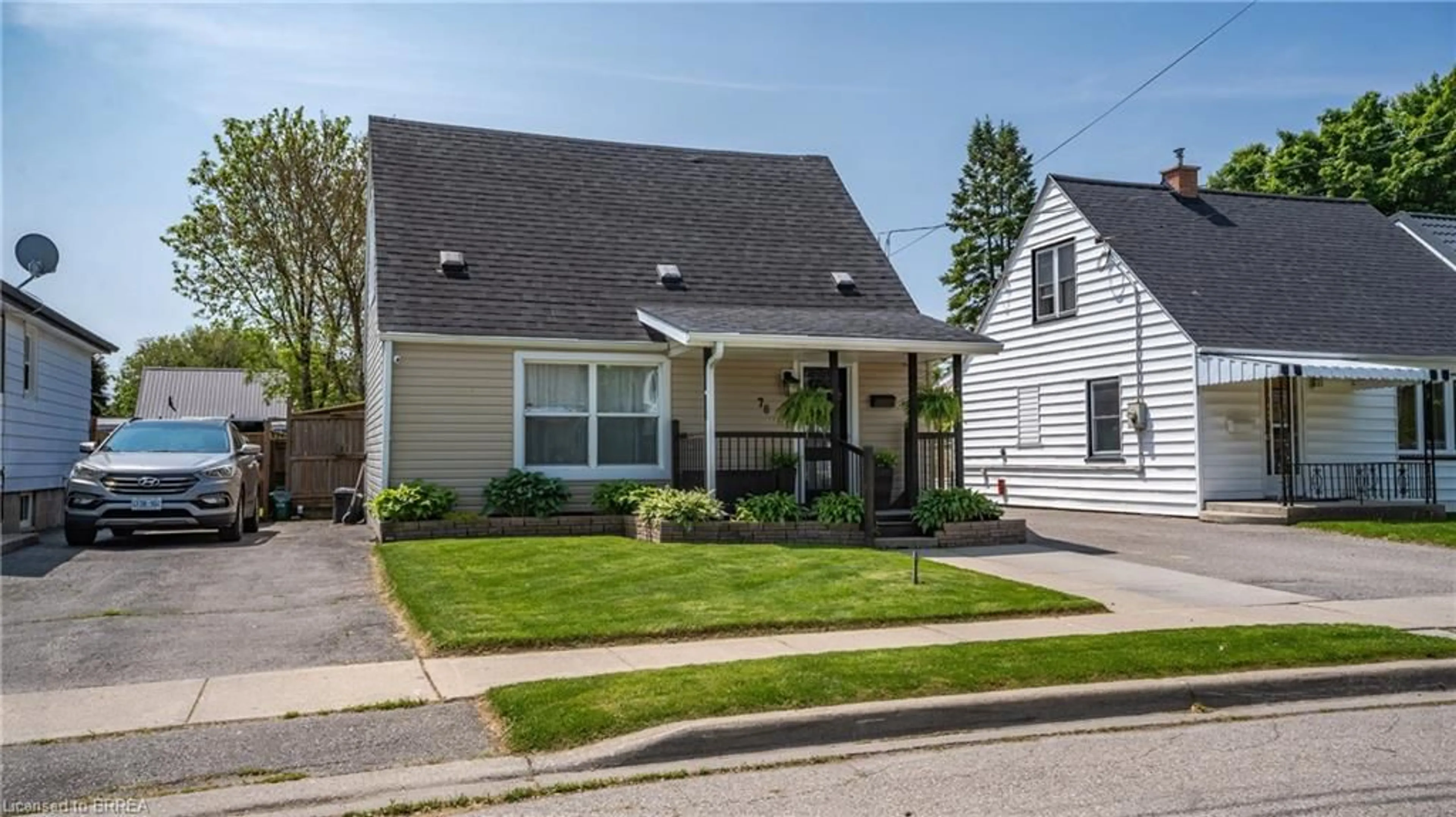 Home with vinyl exterior material, street for 78 Gladstone Ave, Brantford Ontario N3S 1P3
